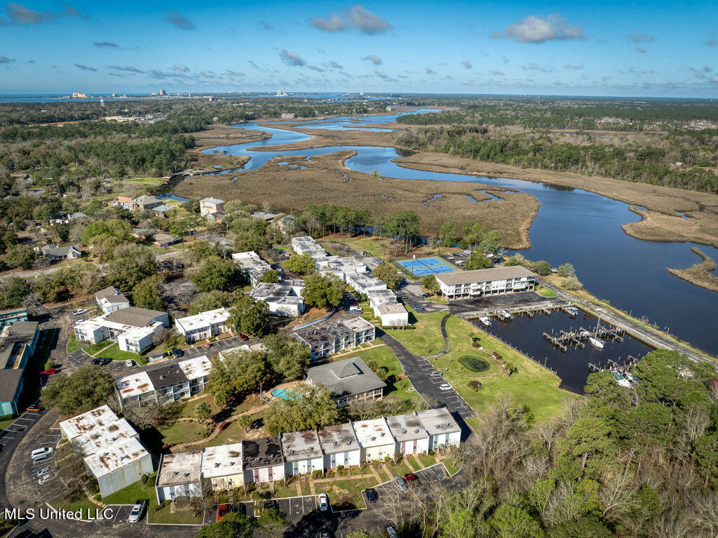3230 Cumberland Road, 6