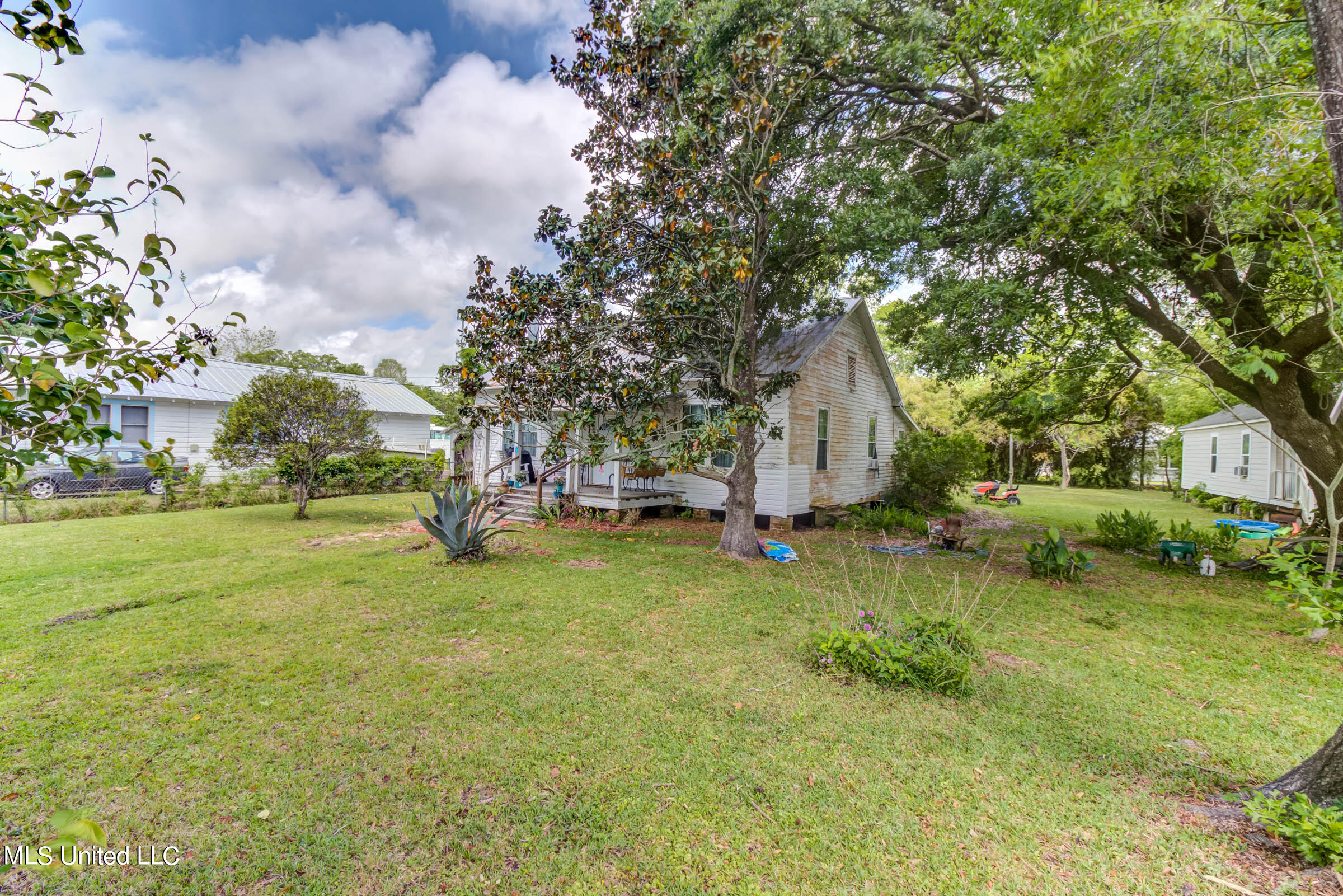 1203 Calhoun Street