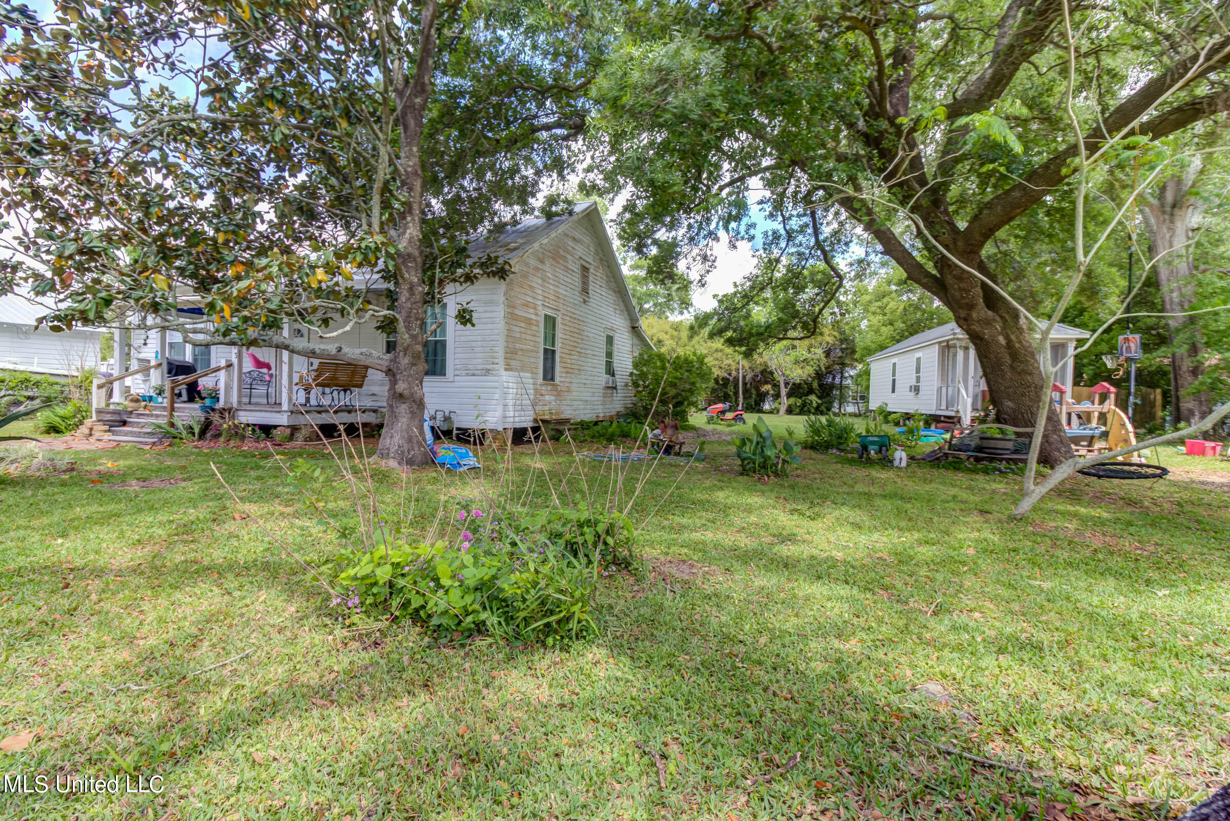 1203 Calhoun Street