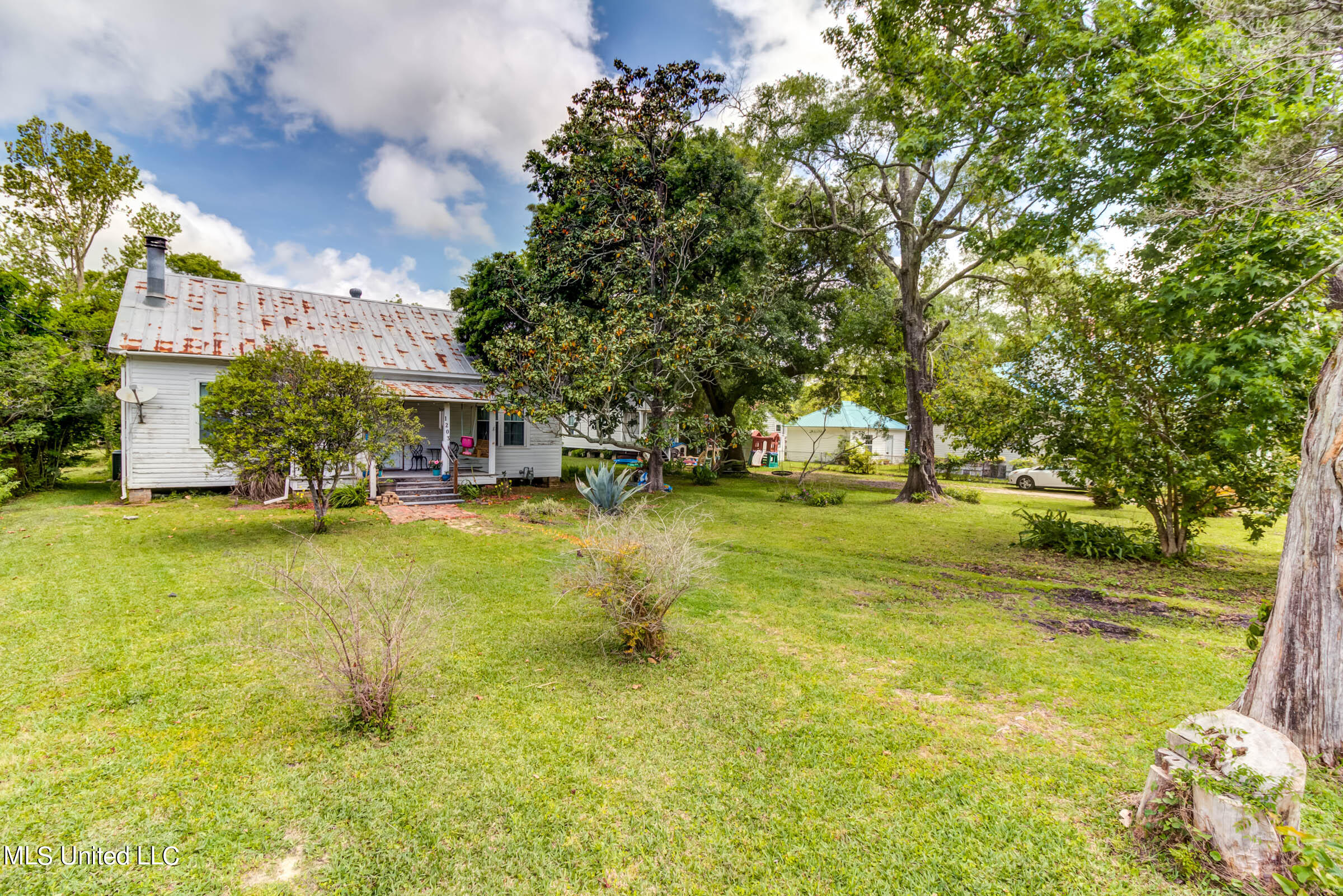 1203 Calhoun Street