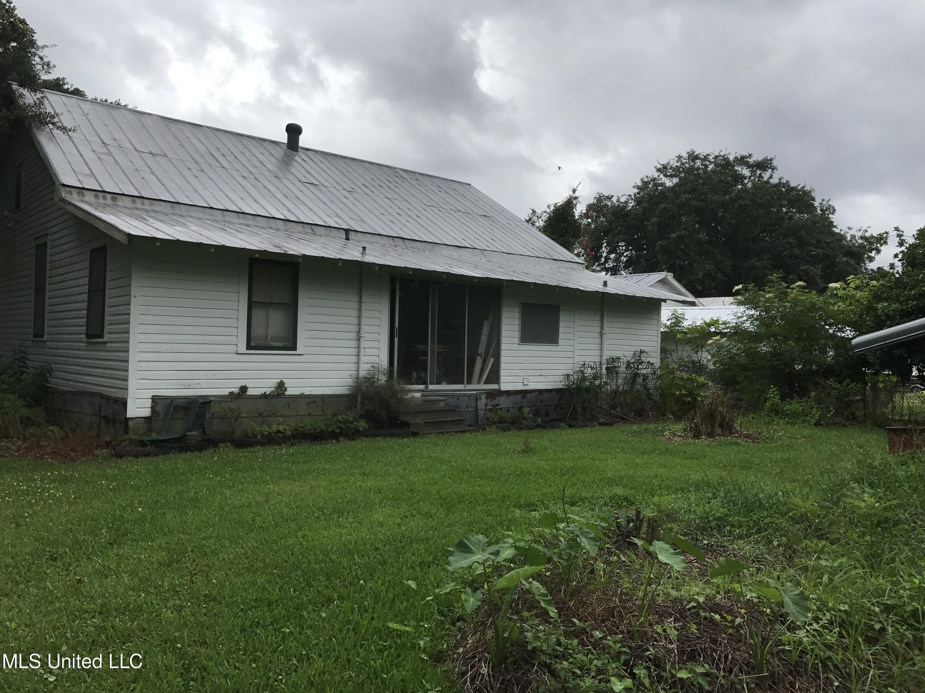 1203 Calhoun Street