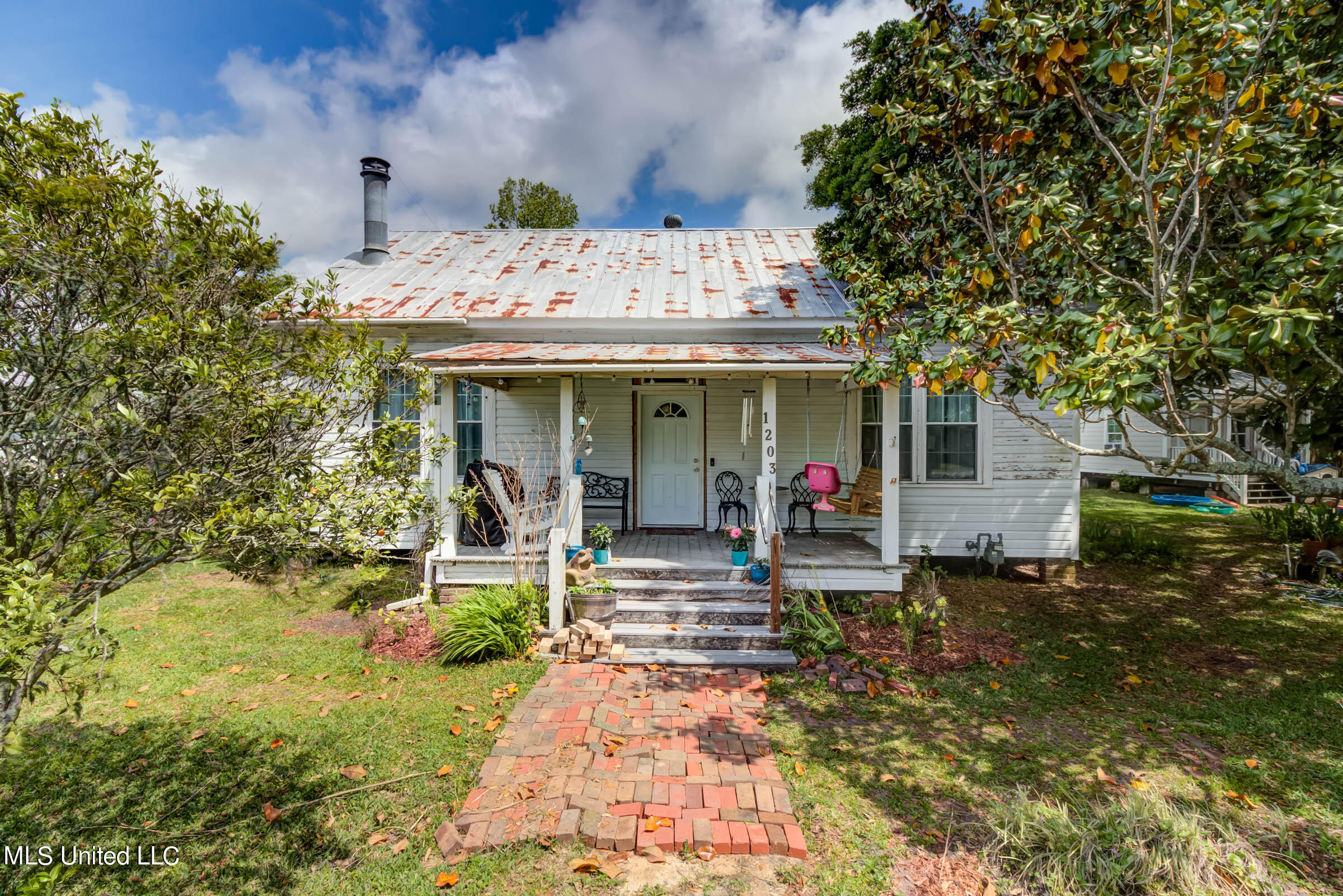 1203 Calhoun Street