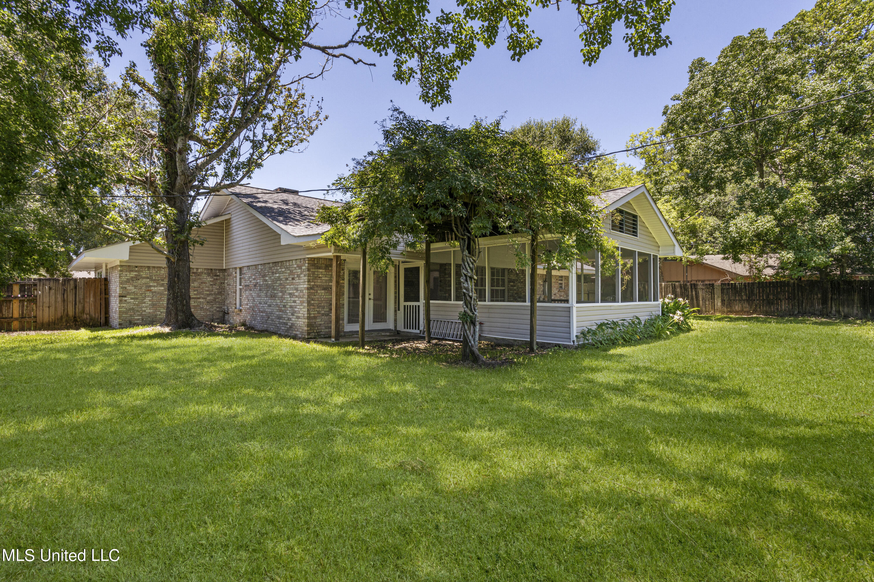 1302 Wisteria Lane