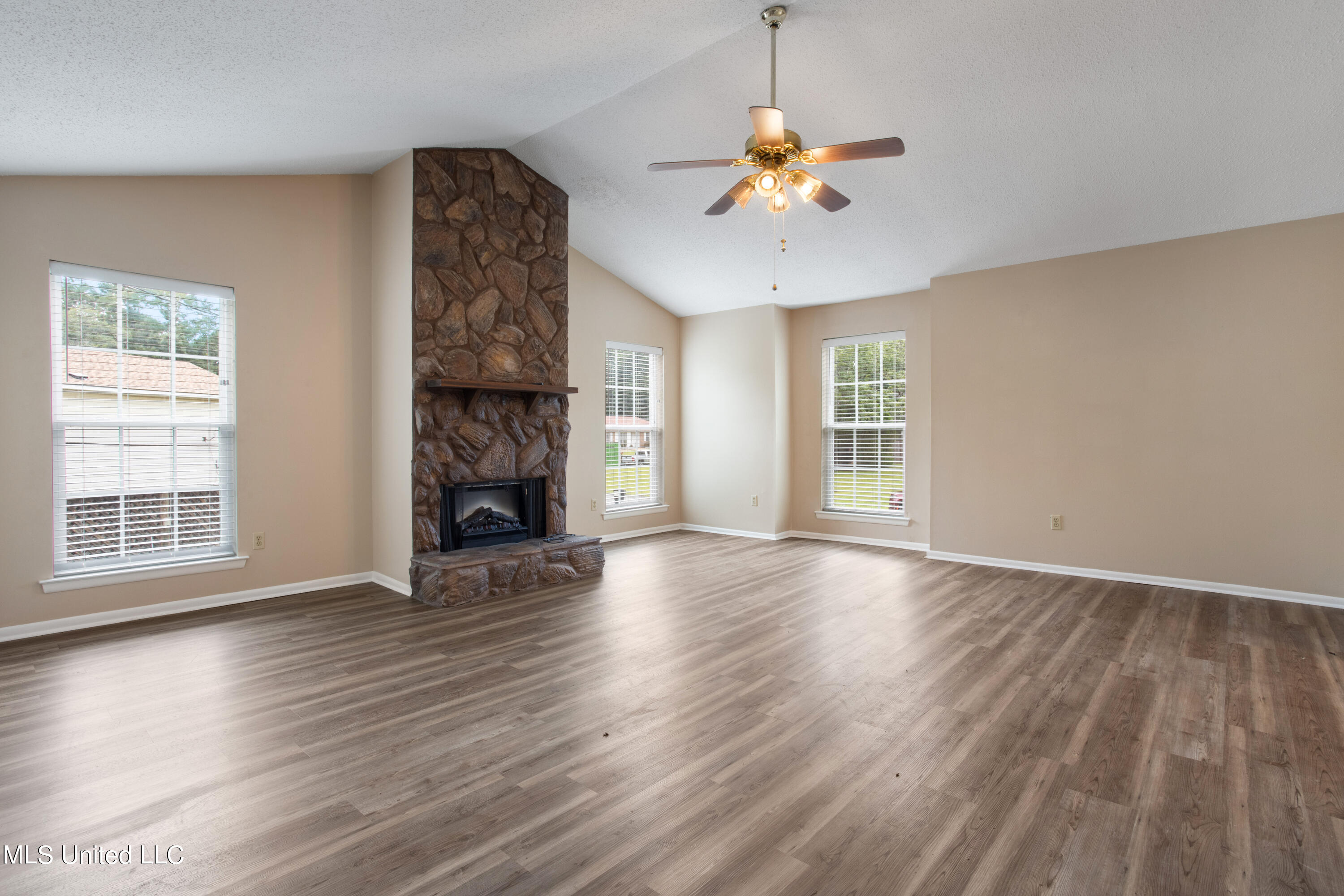 10425 Riverbend Drive