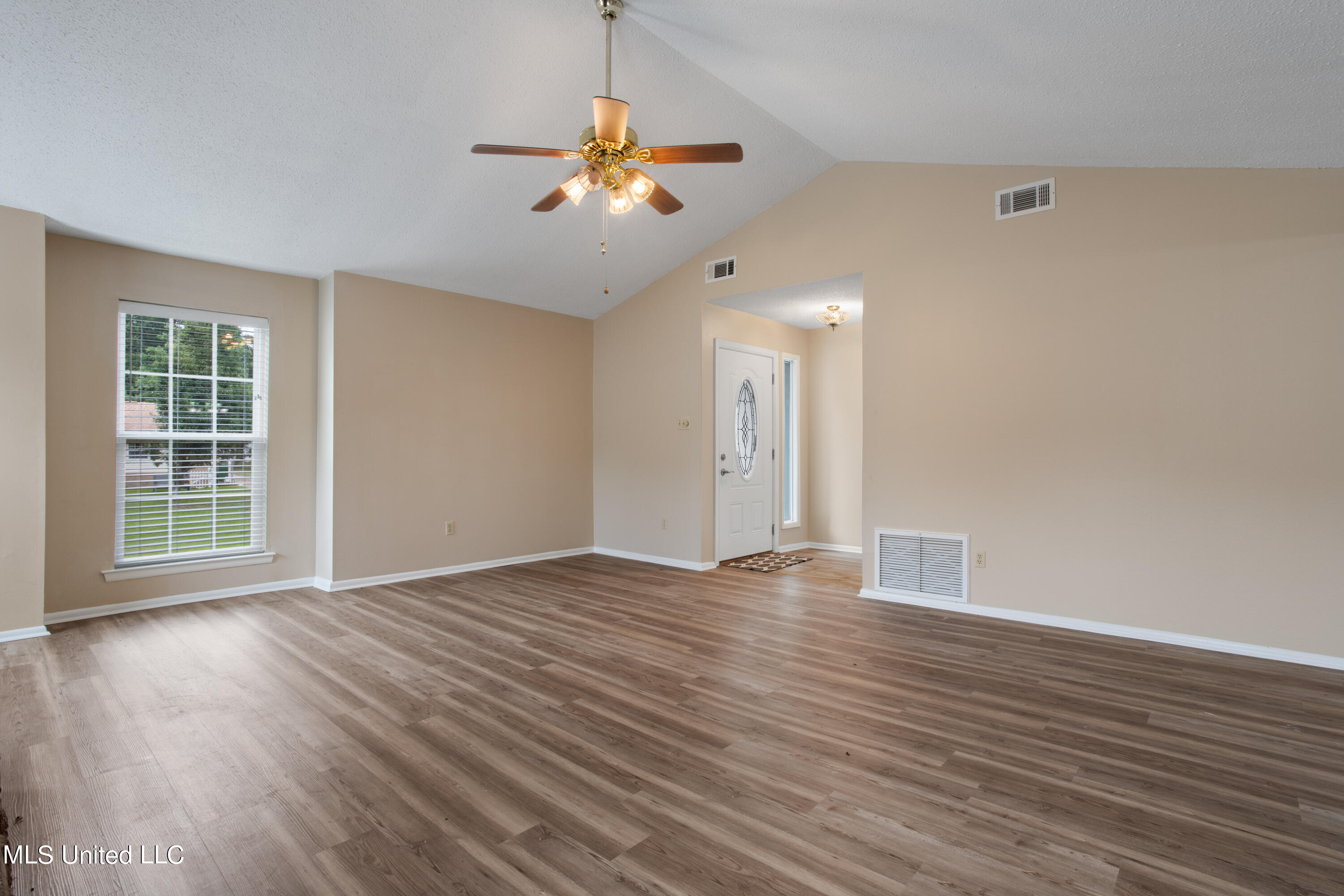 10425 Riverbend Drive
