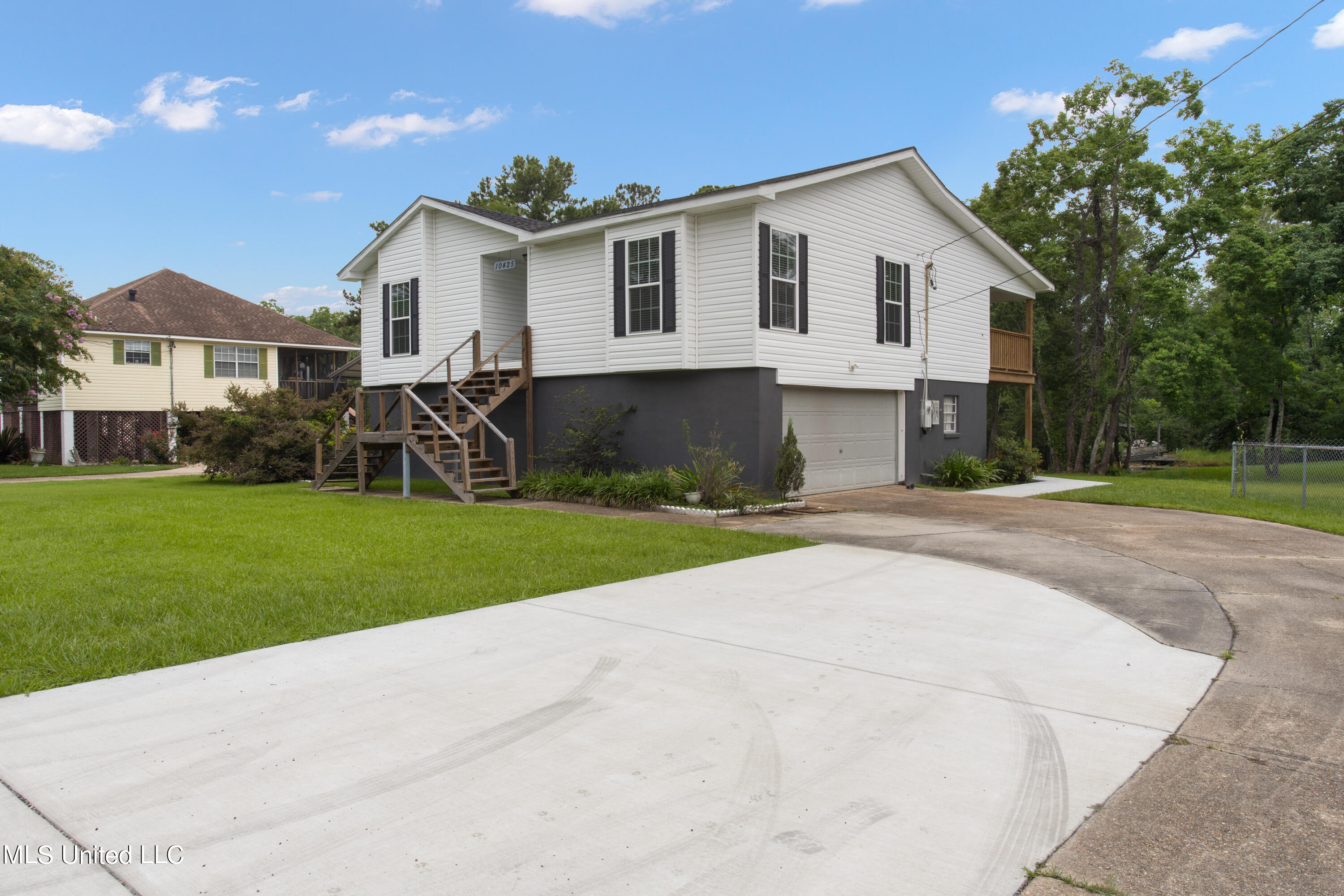 10425 Riverbend Drive