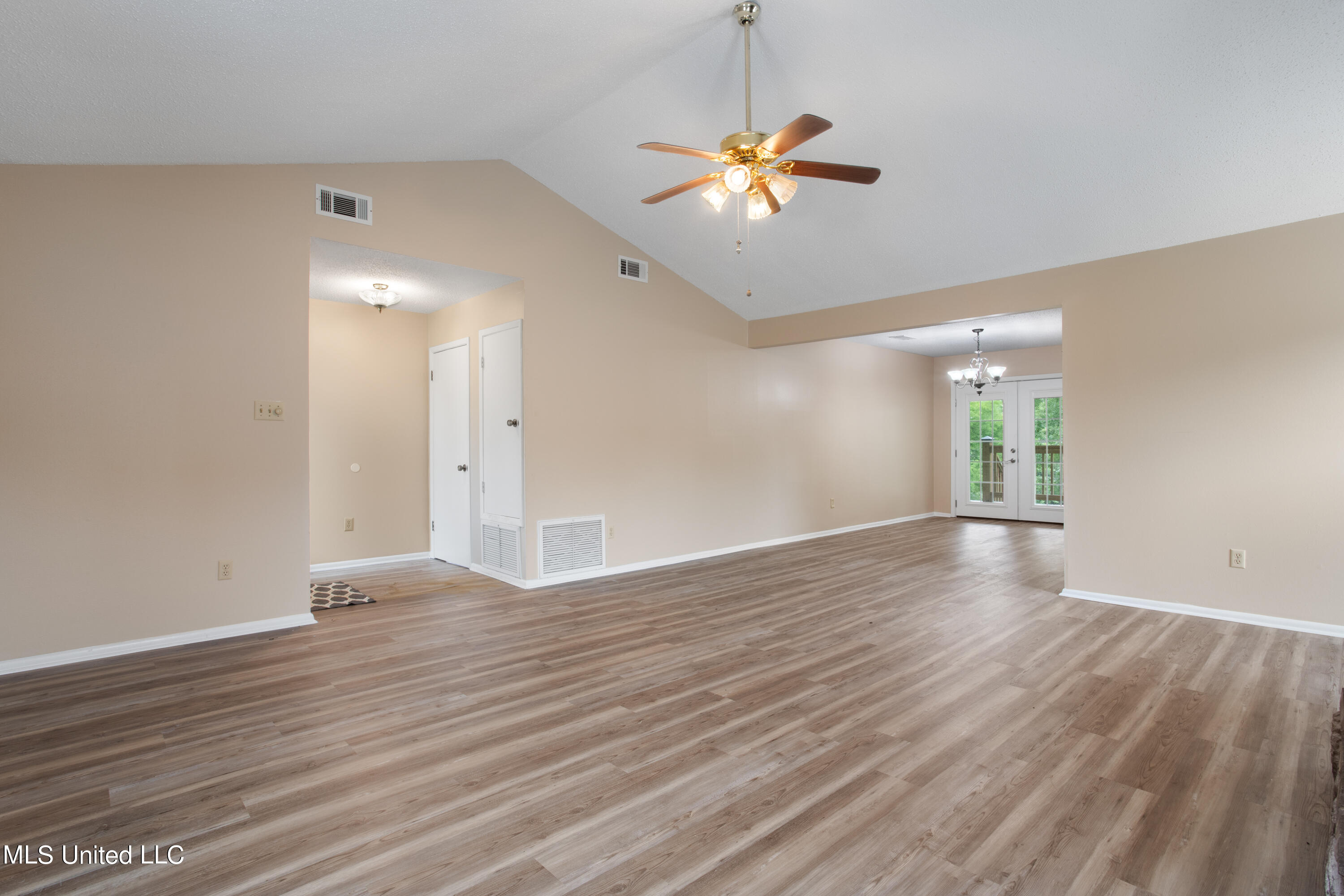 10425 Riverbend Drive