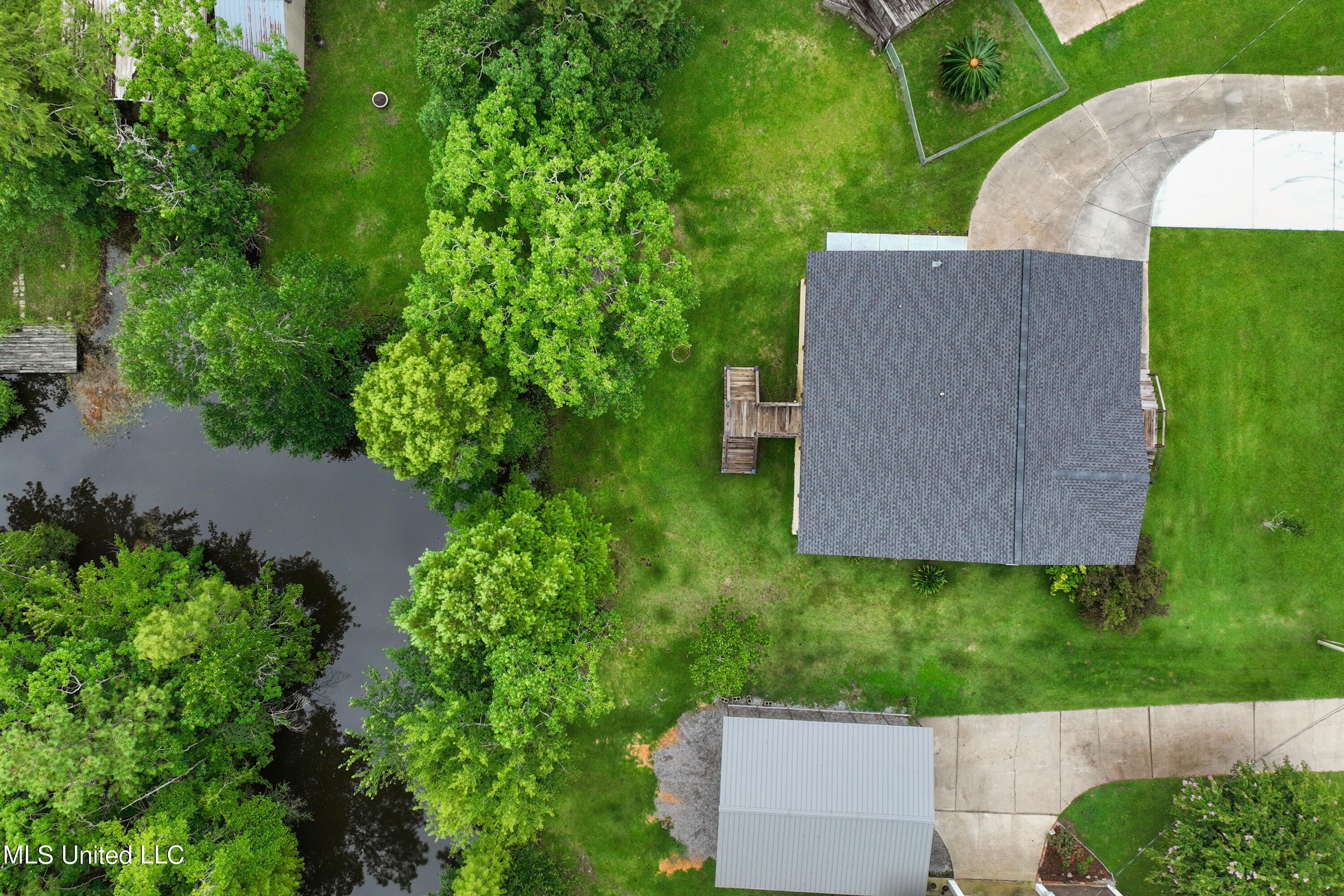 10425 Riverbend Drive