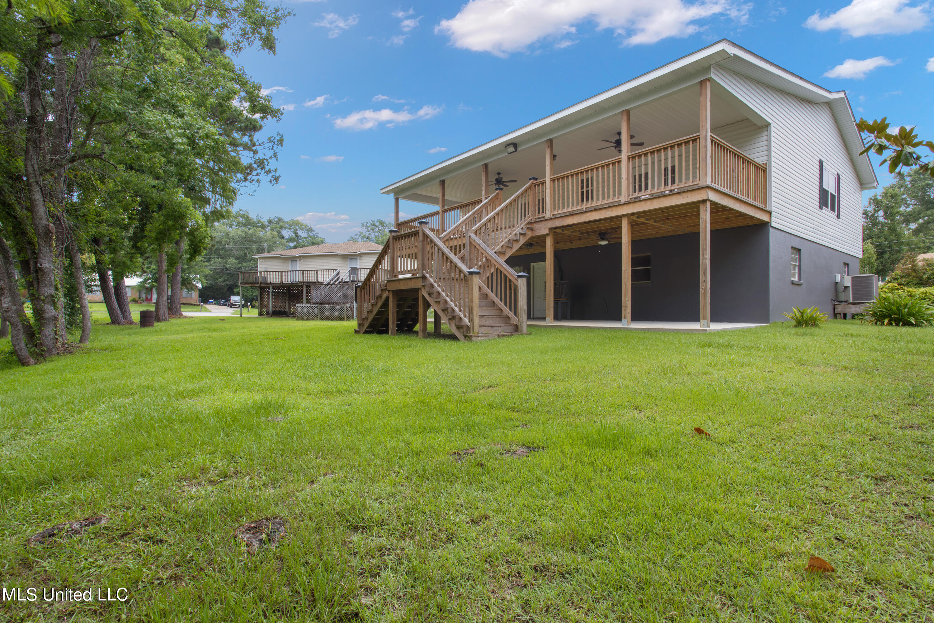 10425 Riverbend Drive