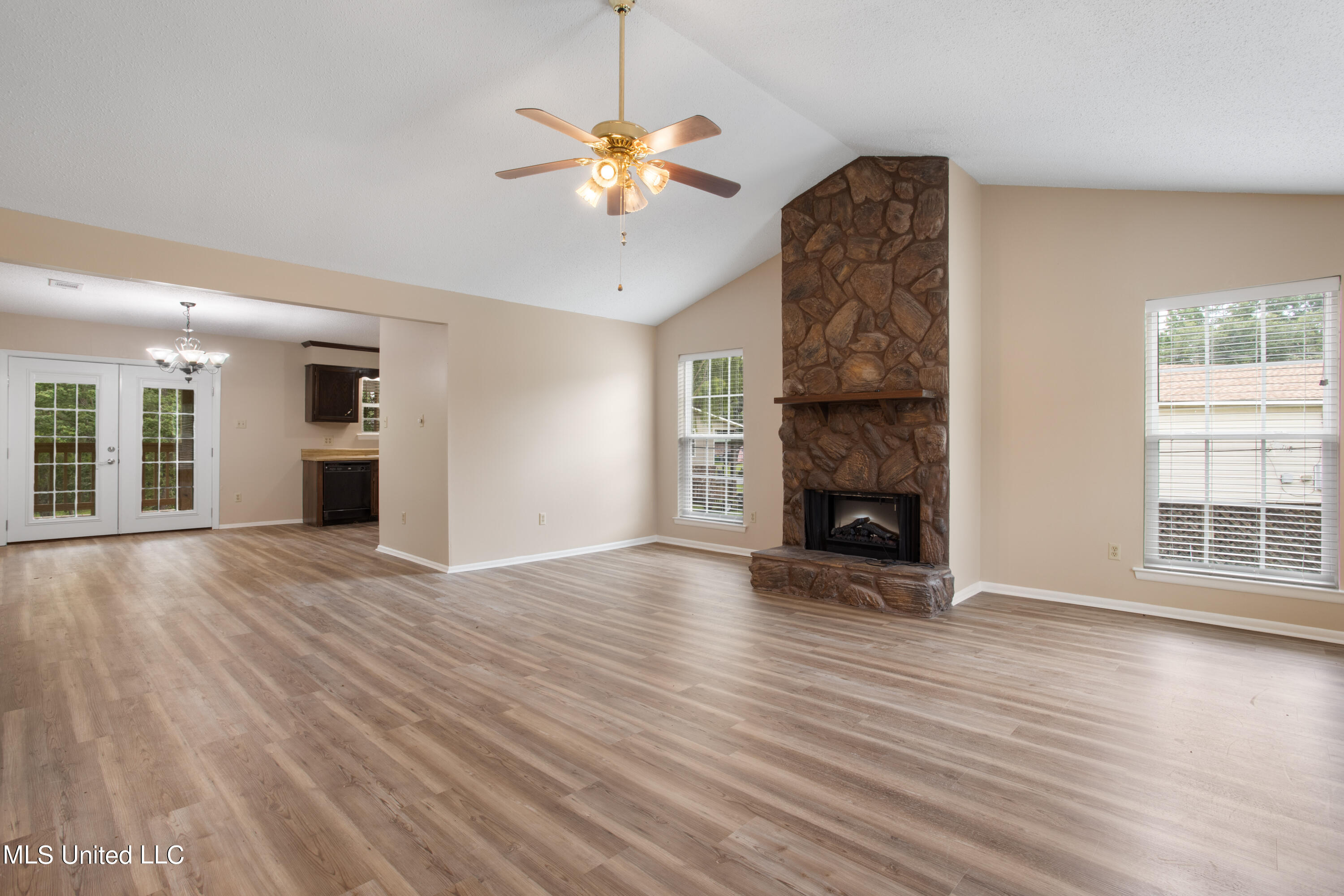10425 Riverbend Drive
