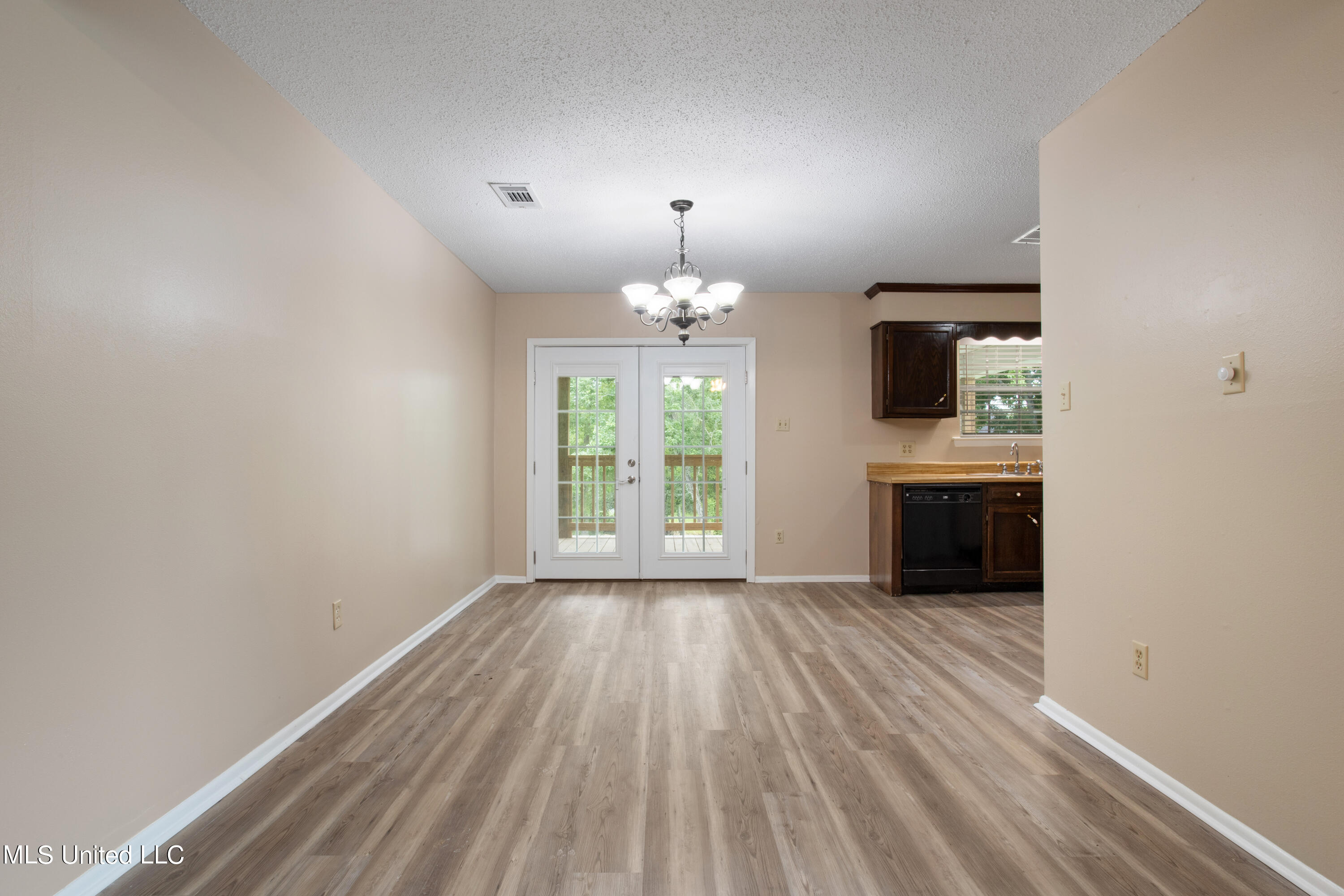10425 Riverbend Drive