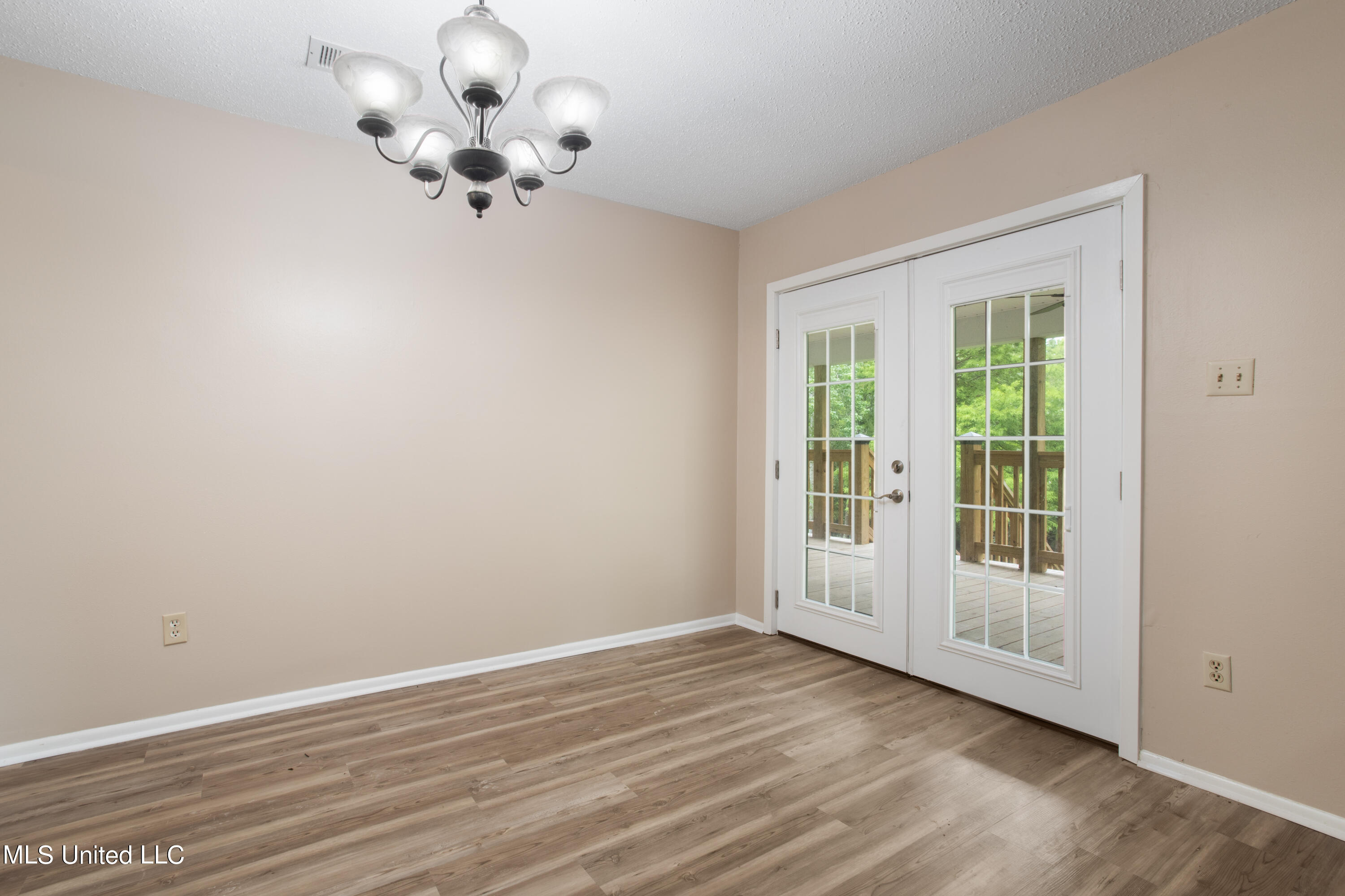 10425 Riverbend Drive
