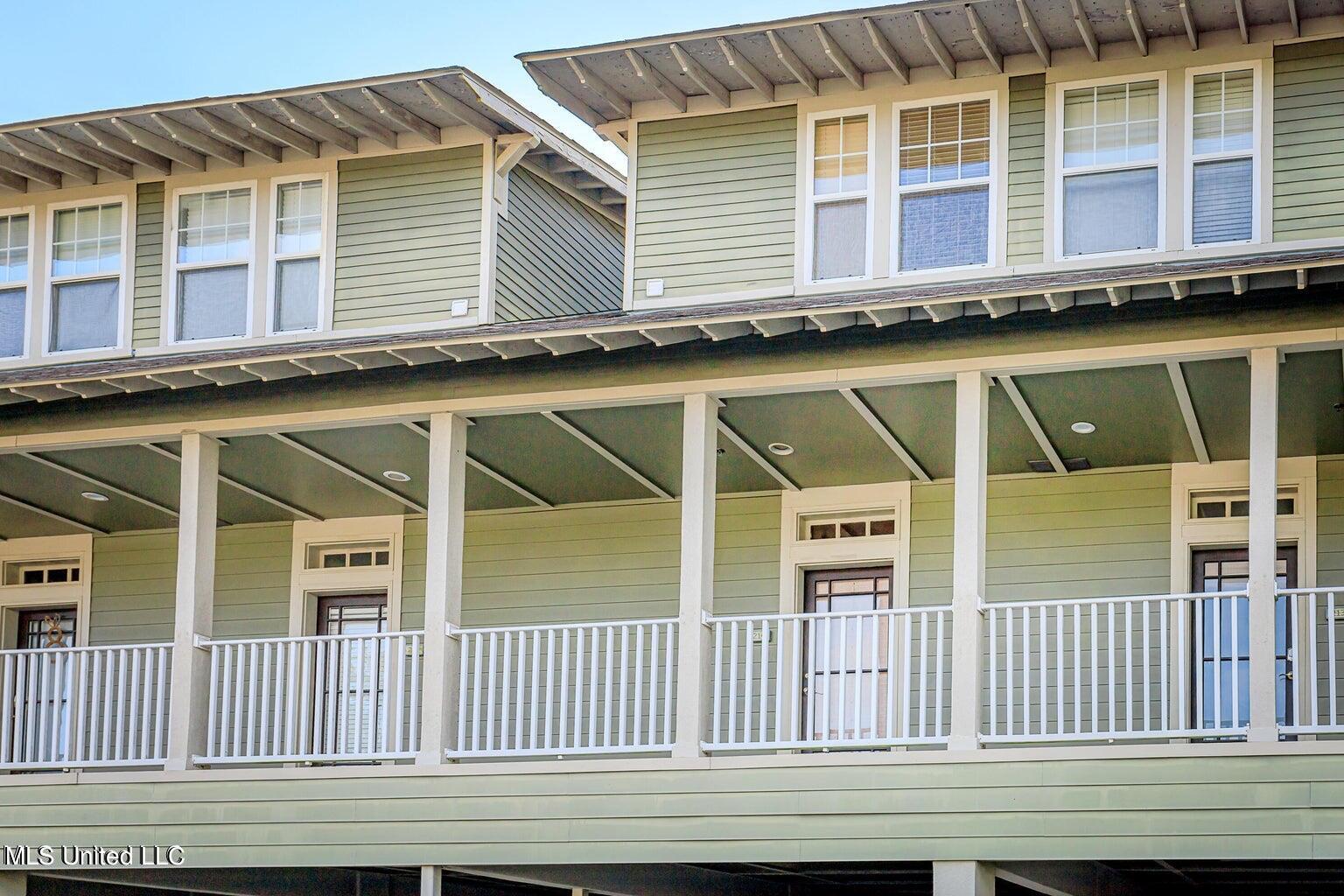 922 Porter Avenue, 214