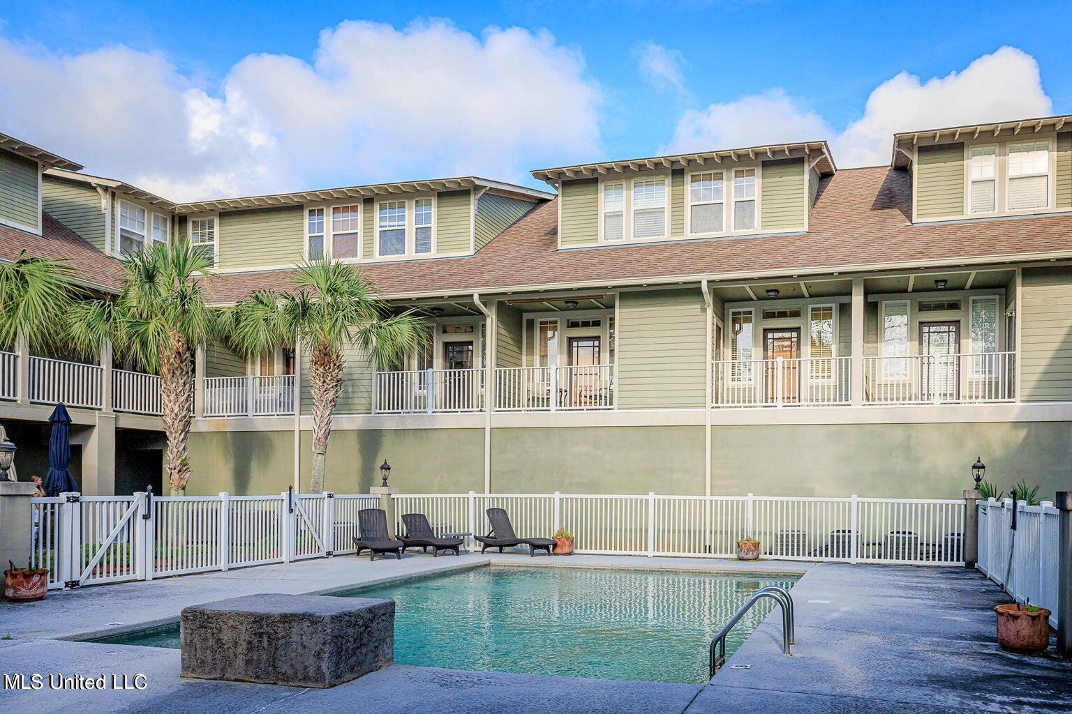 922 Porter Avenue, 214