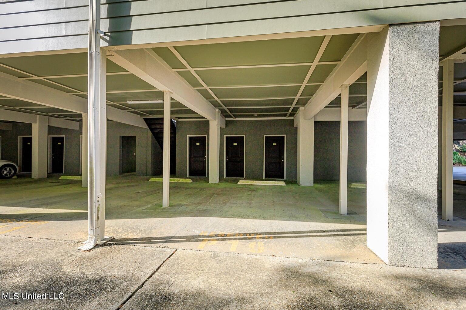922 Porter Avenue, 214