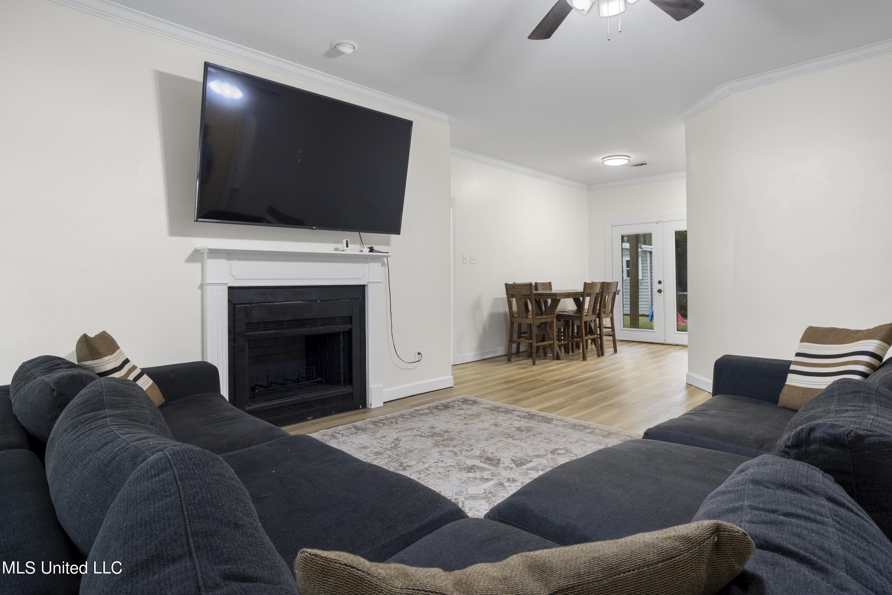6813 Pinehurst Drive