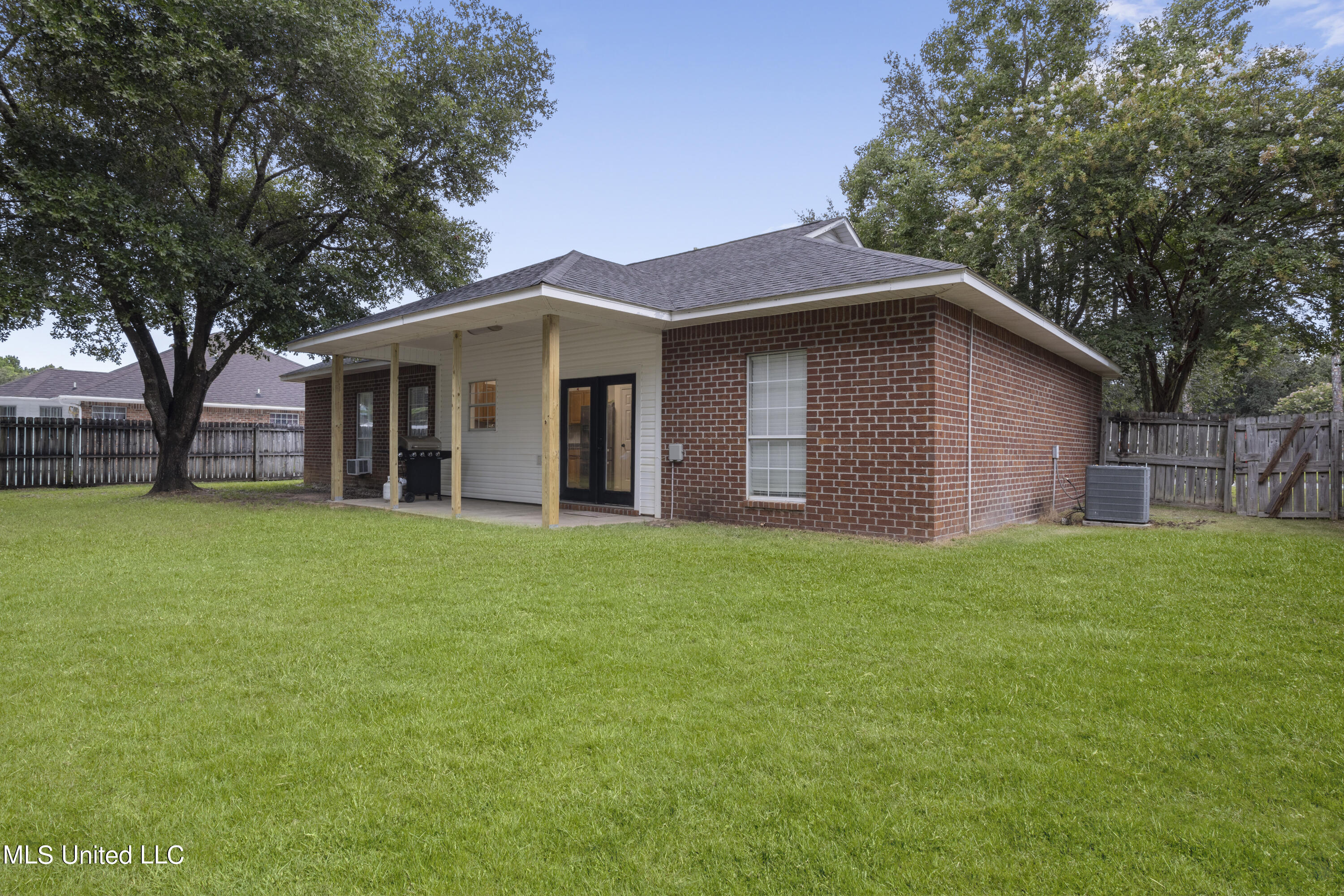 6813 Pinehurst Drive