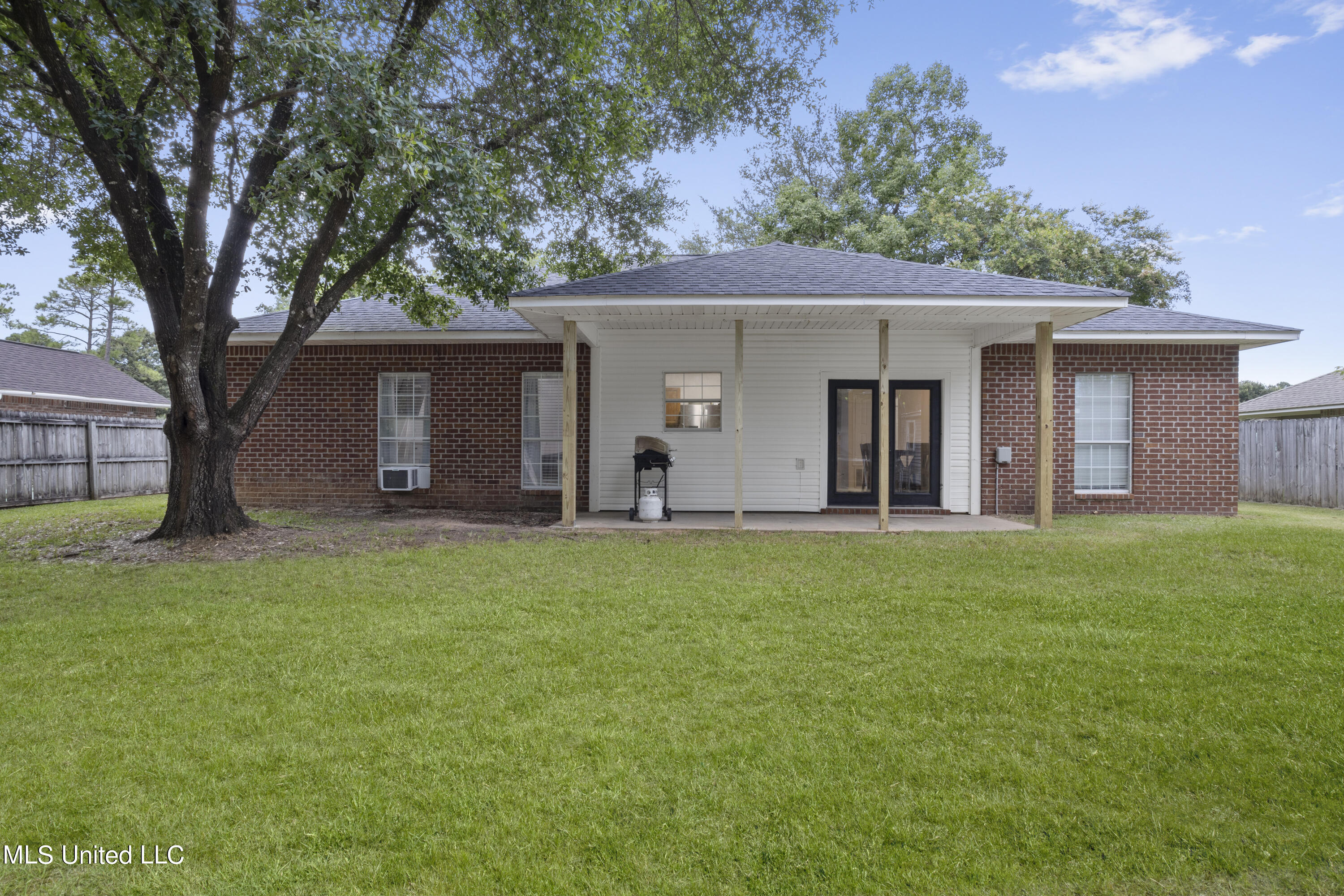 6813 Pinehurst Drive