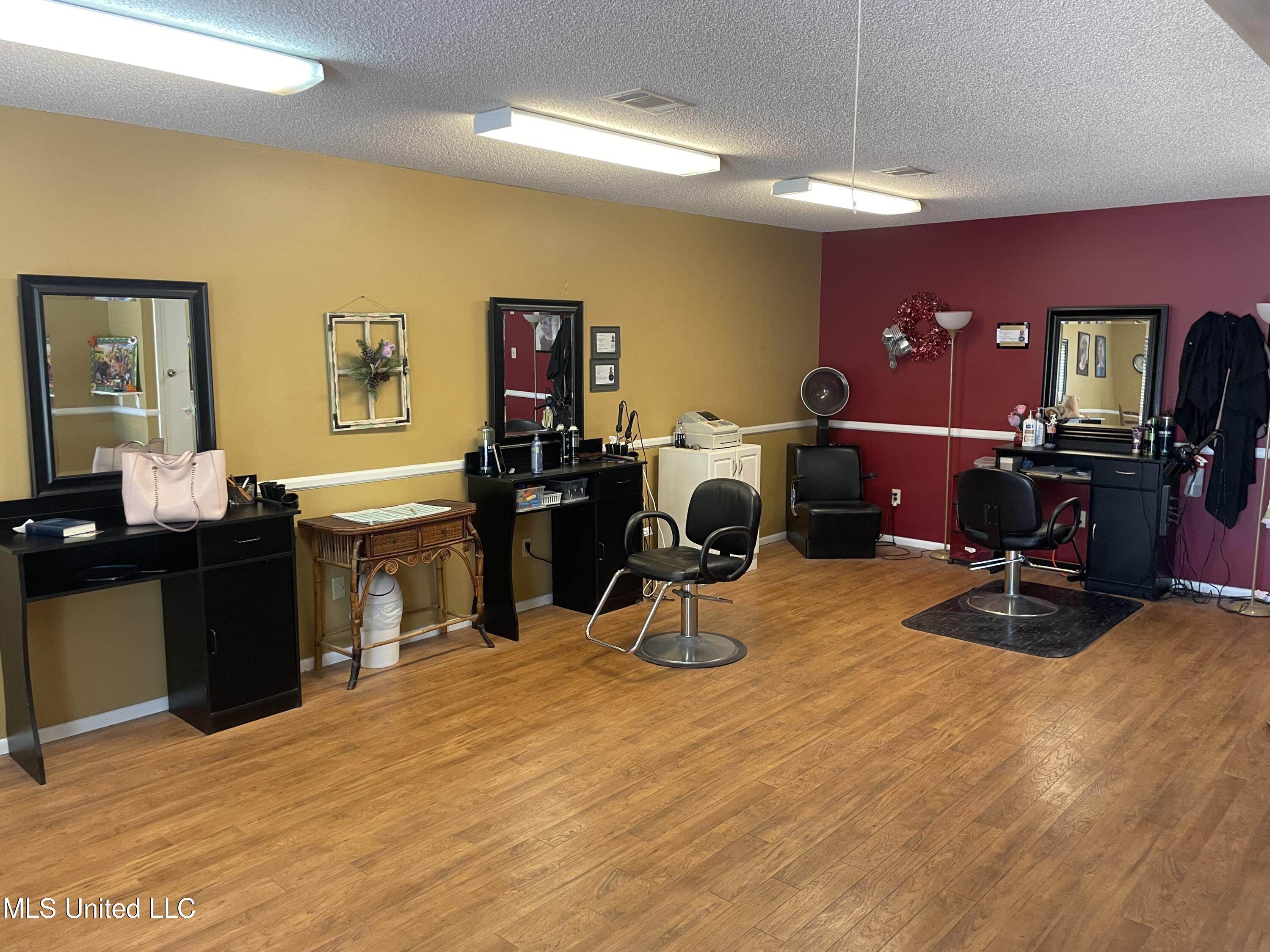 7302 Highway 613