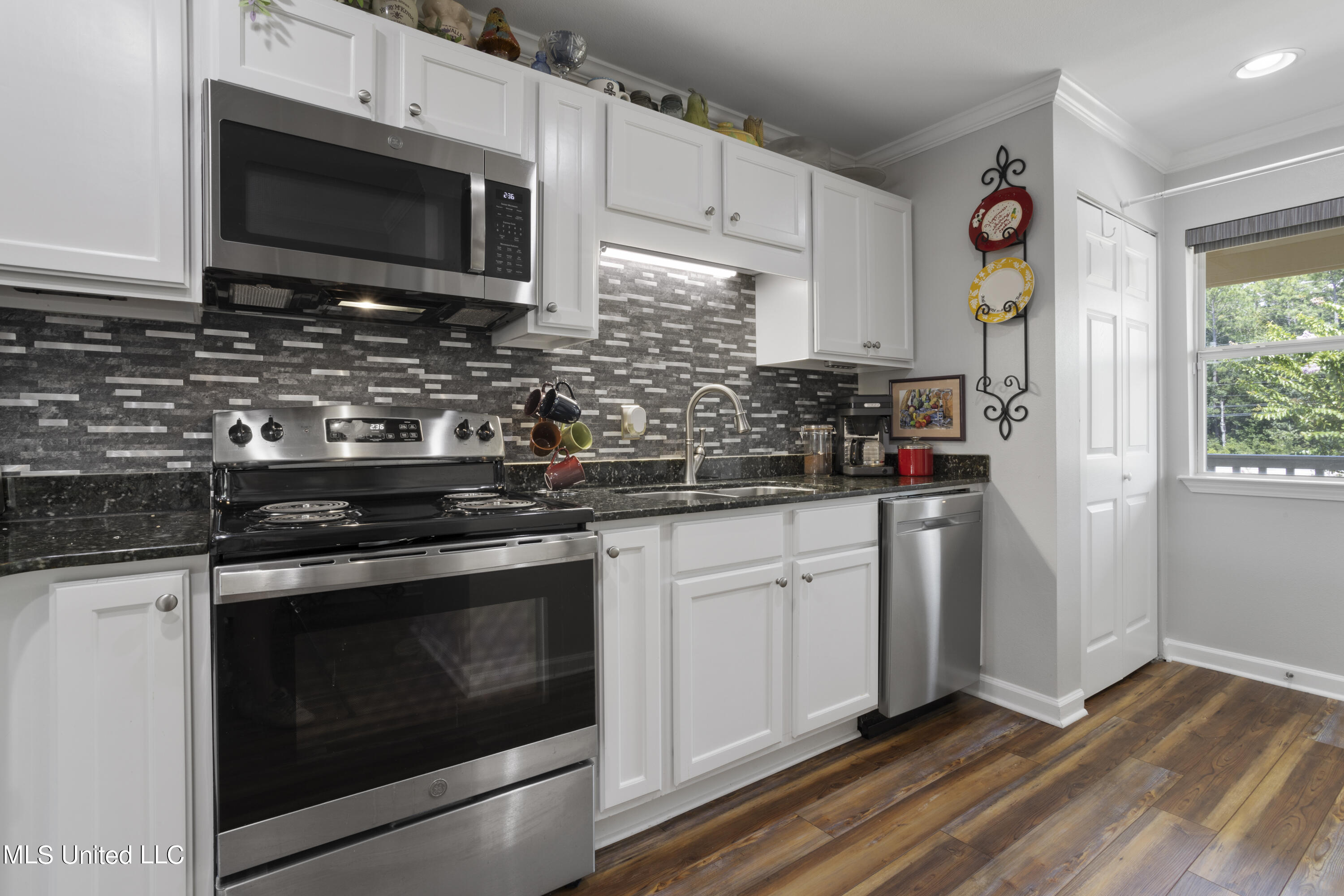 2421 Beachview Drive, A19