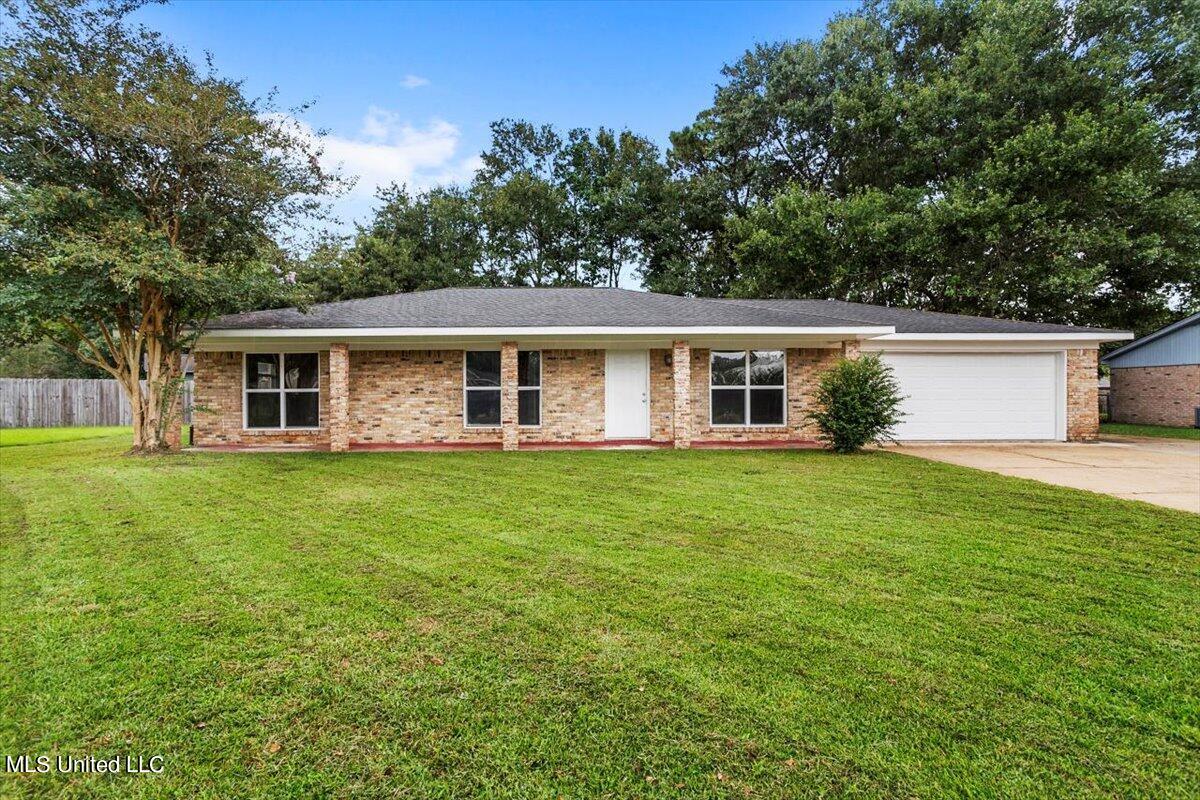1316 Queen Park Circle