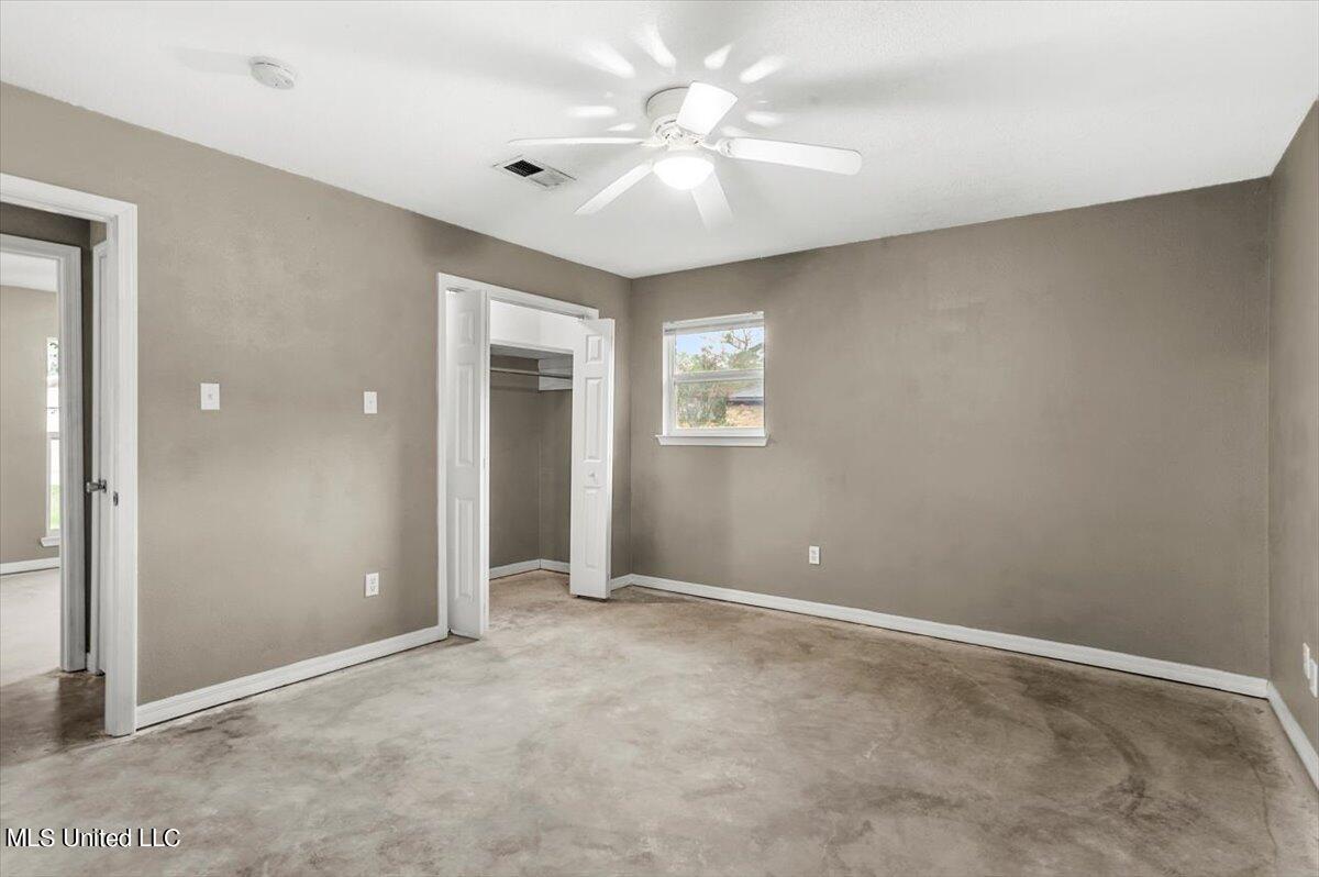 1316 Queen Park Circle
