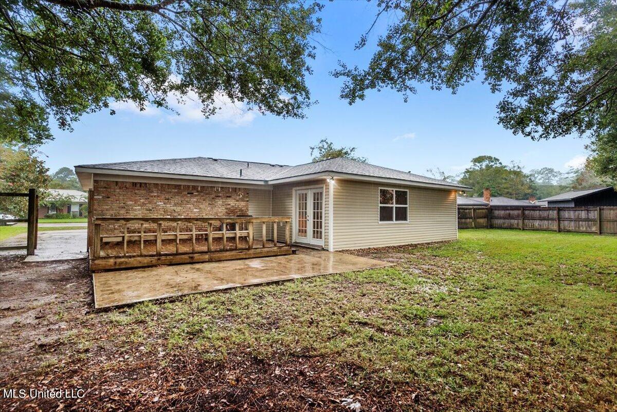 1316 Queen Park Circle