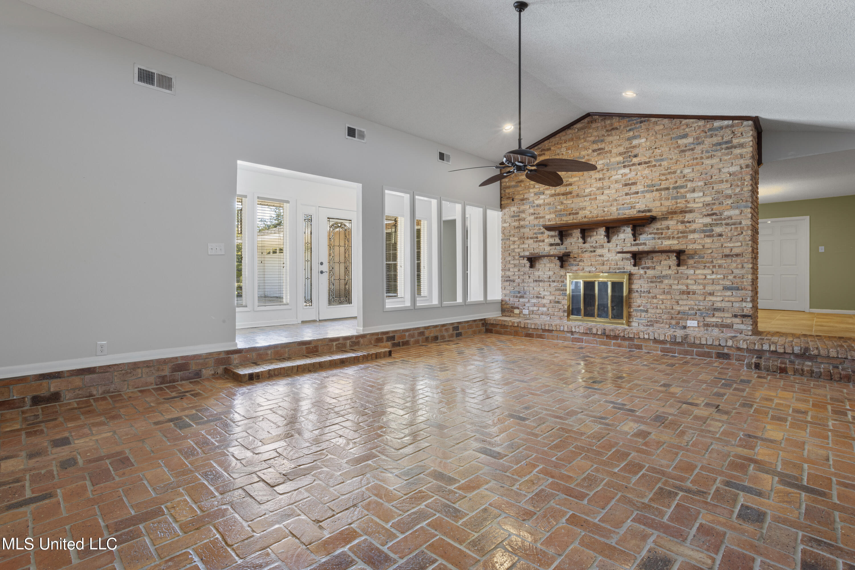 105 St Andrews Drive