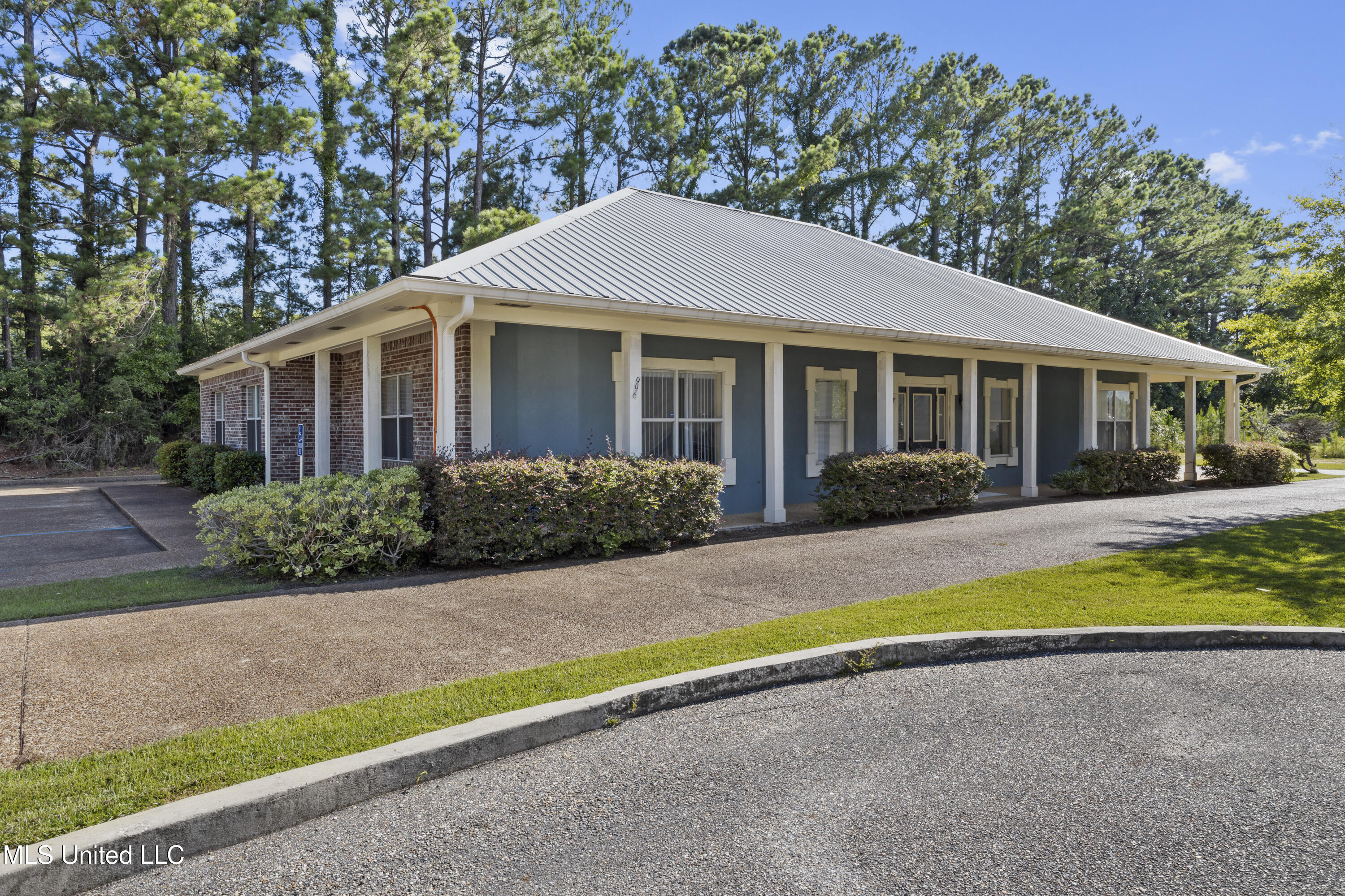 996 N Halstead Road