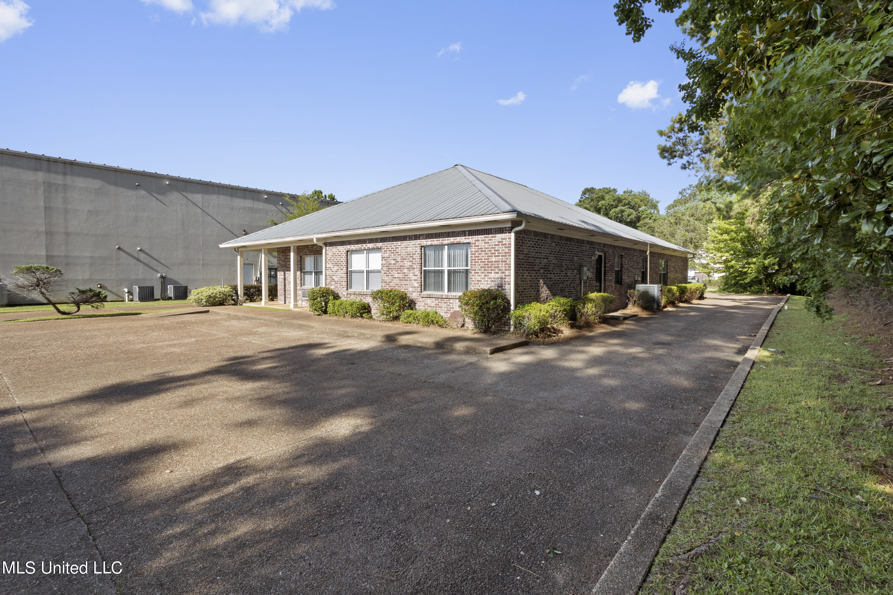 996 N Halstead Road