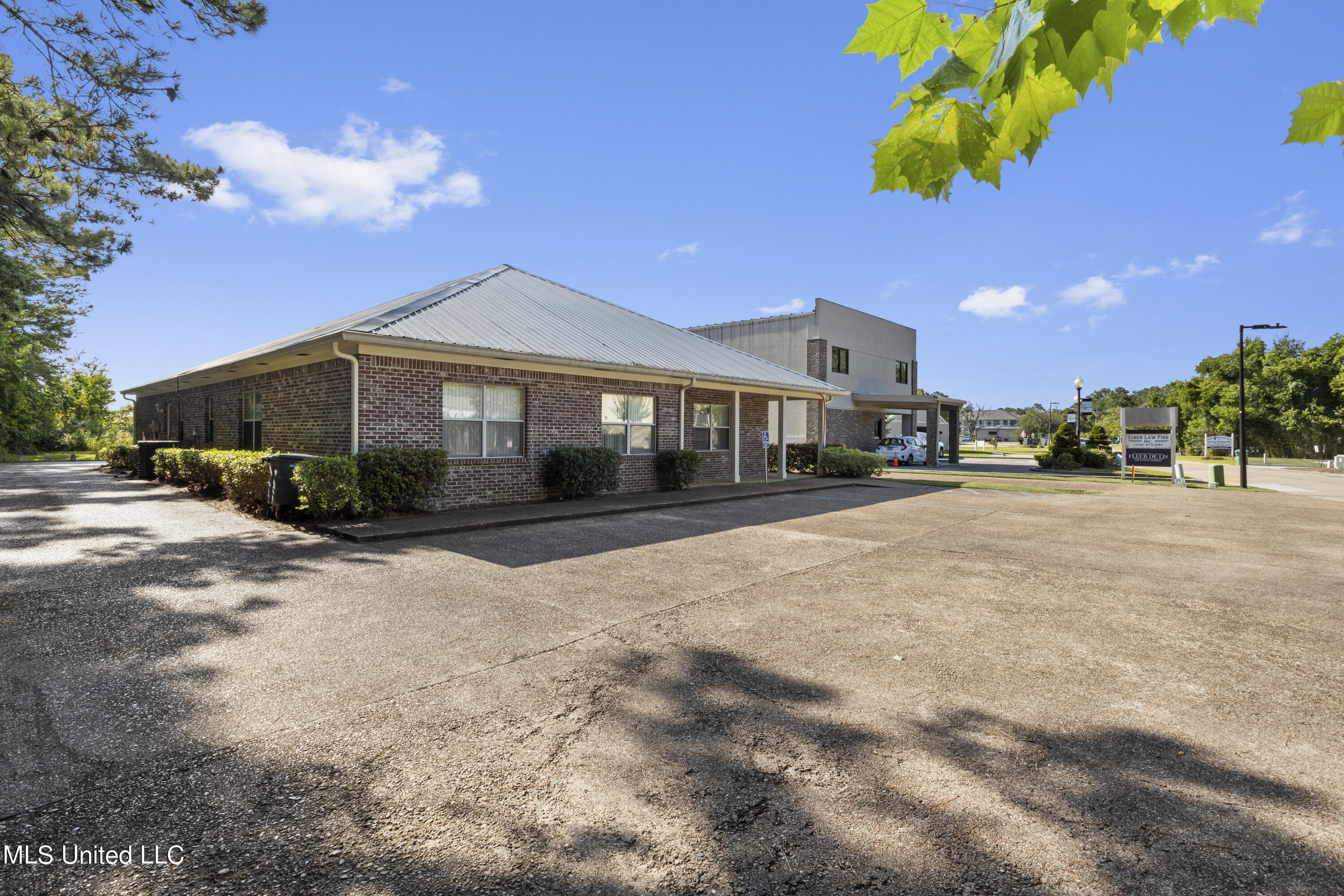 996 N Halstead Road
