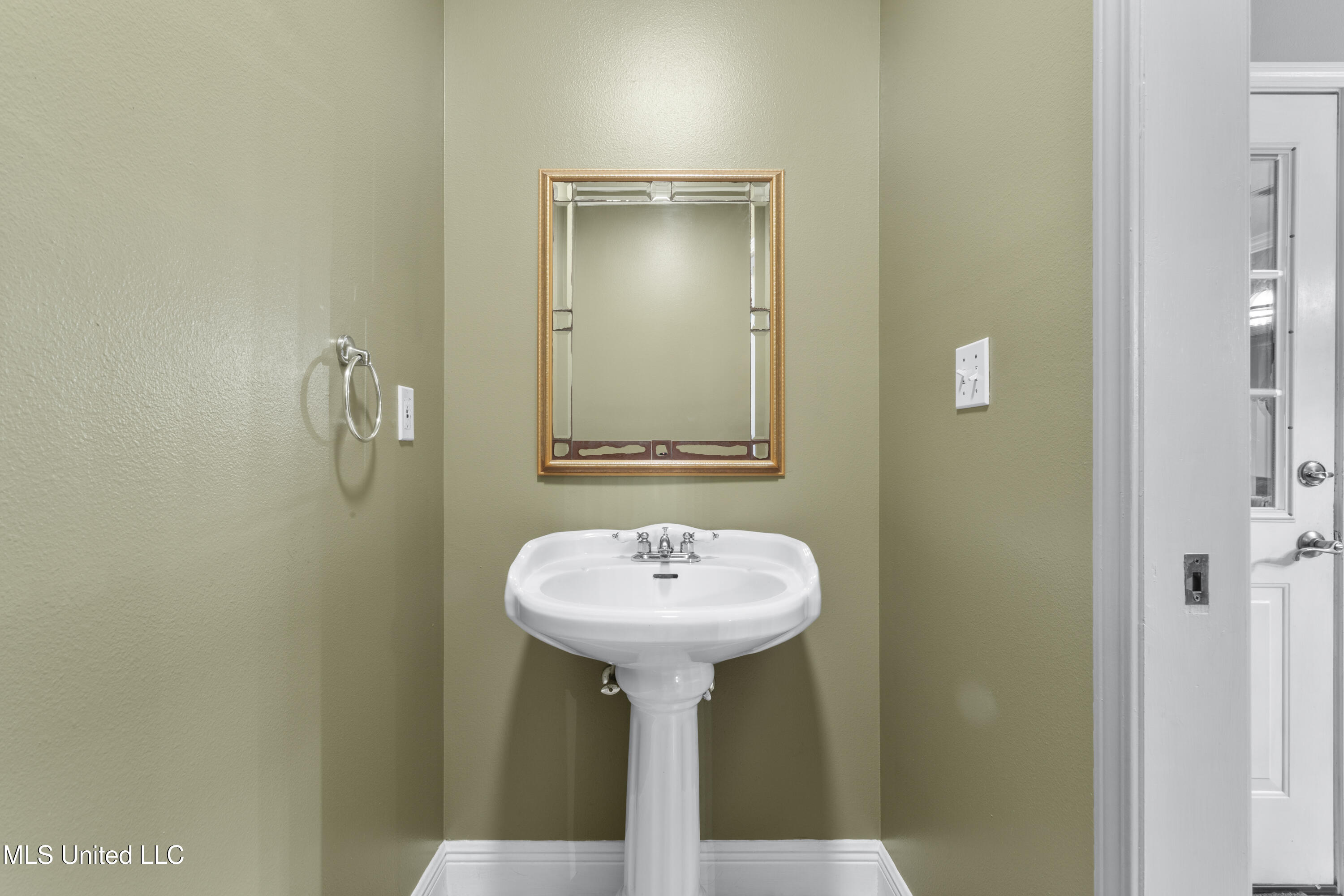 13208 Country Trail