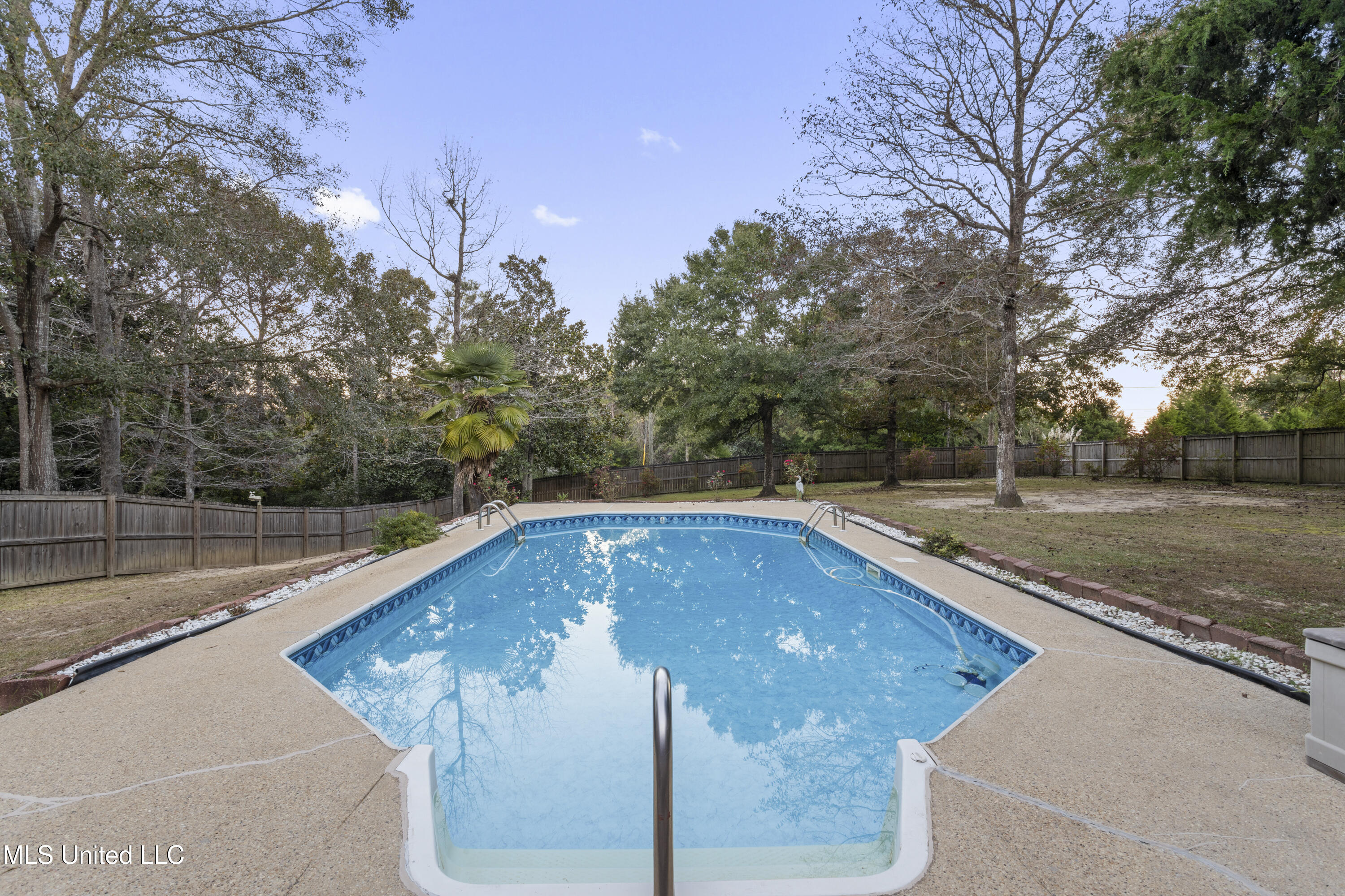 13208 Country Trail