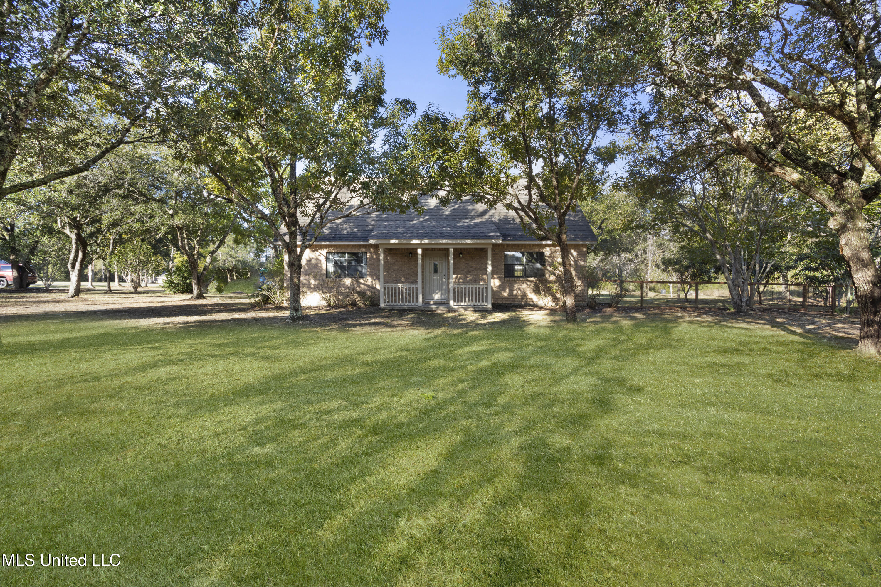 16603 W Lake Drive