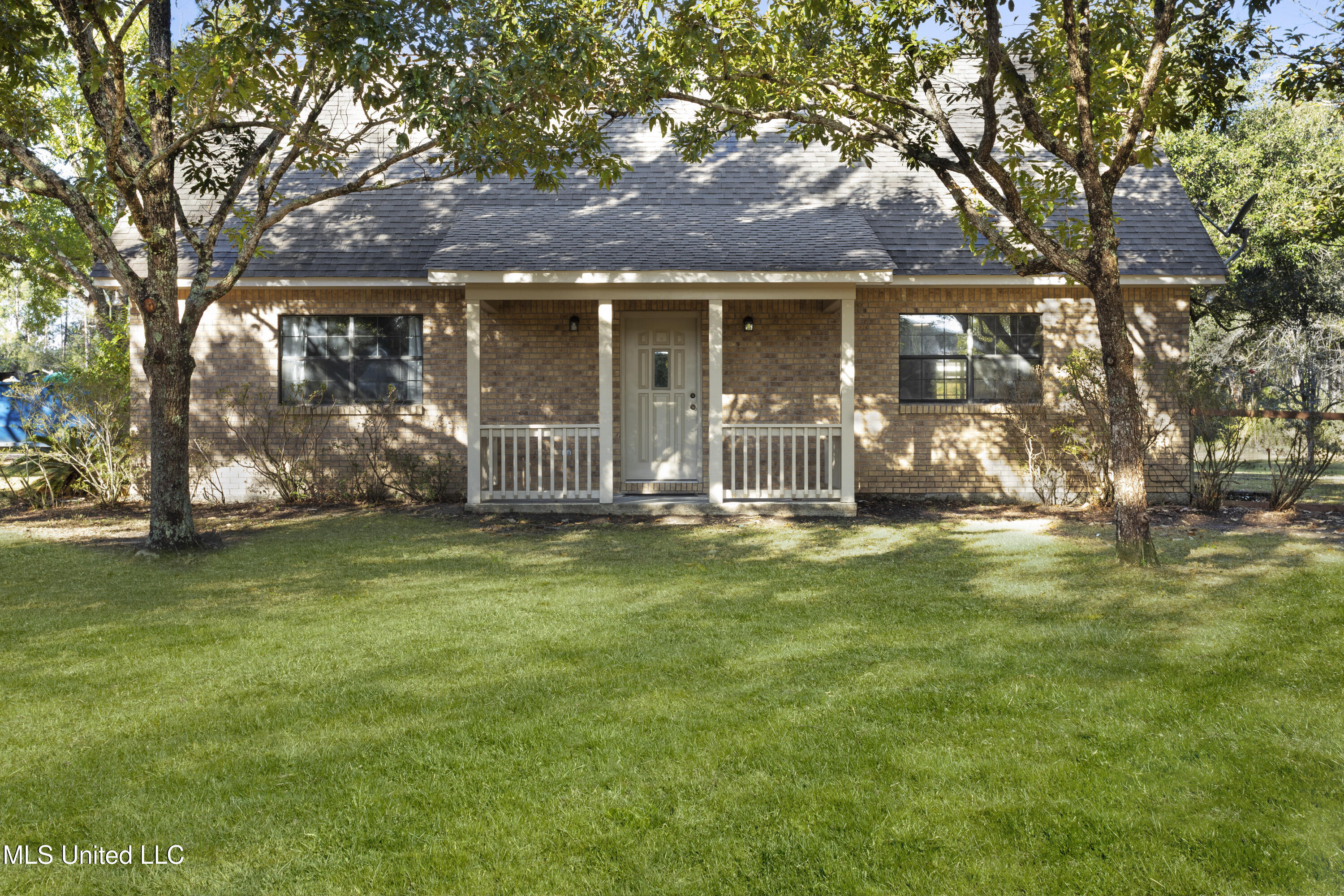 16603 W Lake Drive