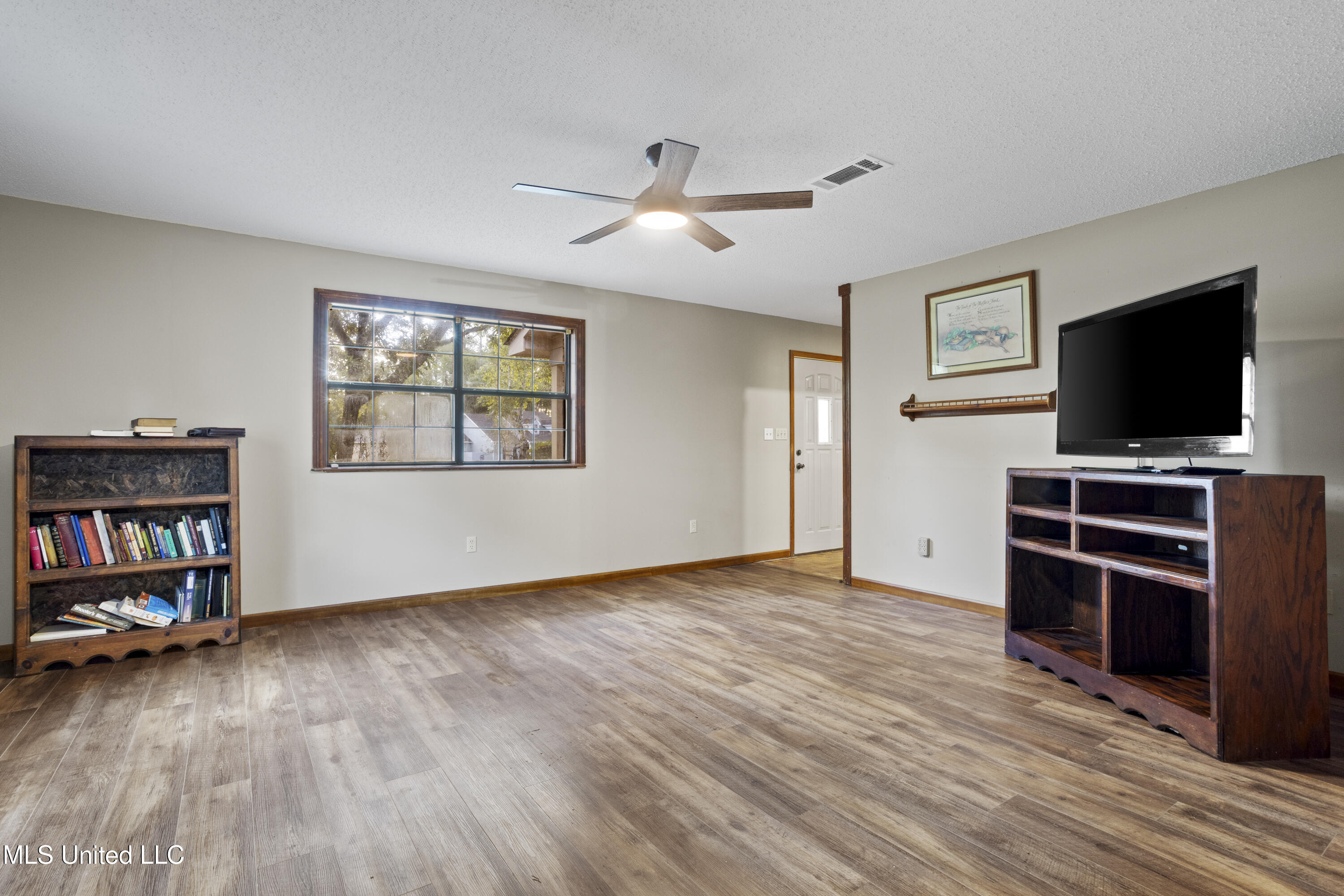 16603 W Lake Drive