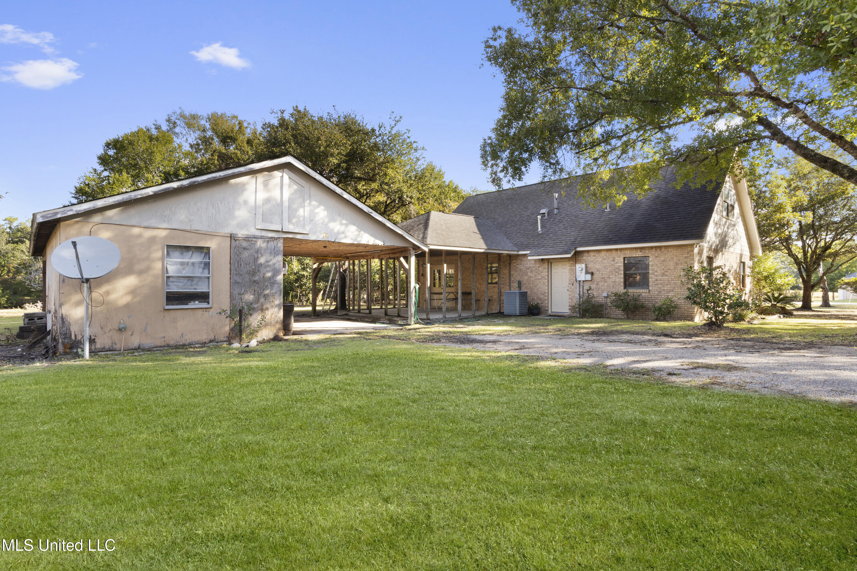 16603 W Lake Drive