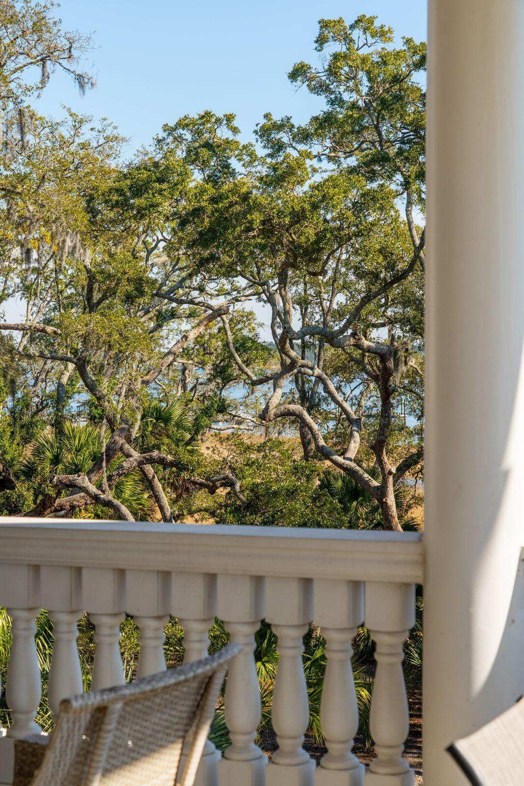 118 Fairbanks Oak Alley # 3b