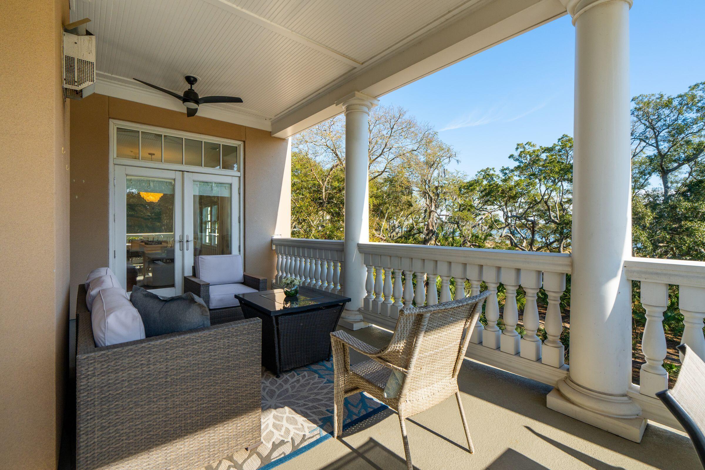 118 Fairbanks Oak Alley # 3b