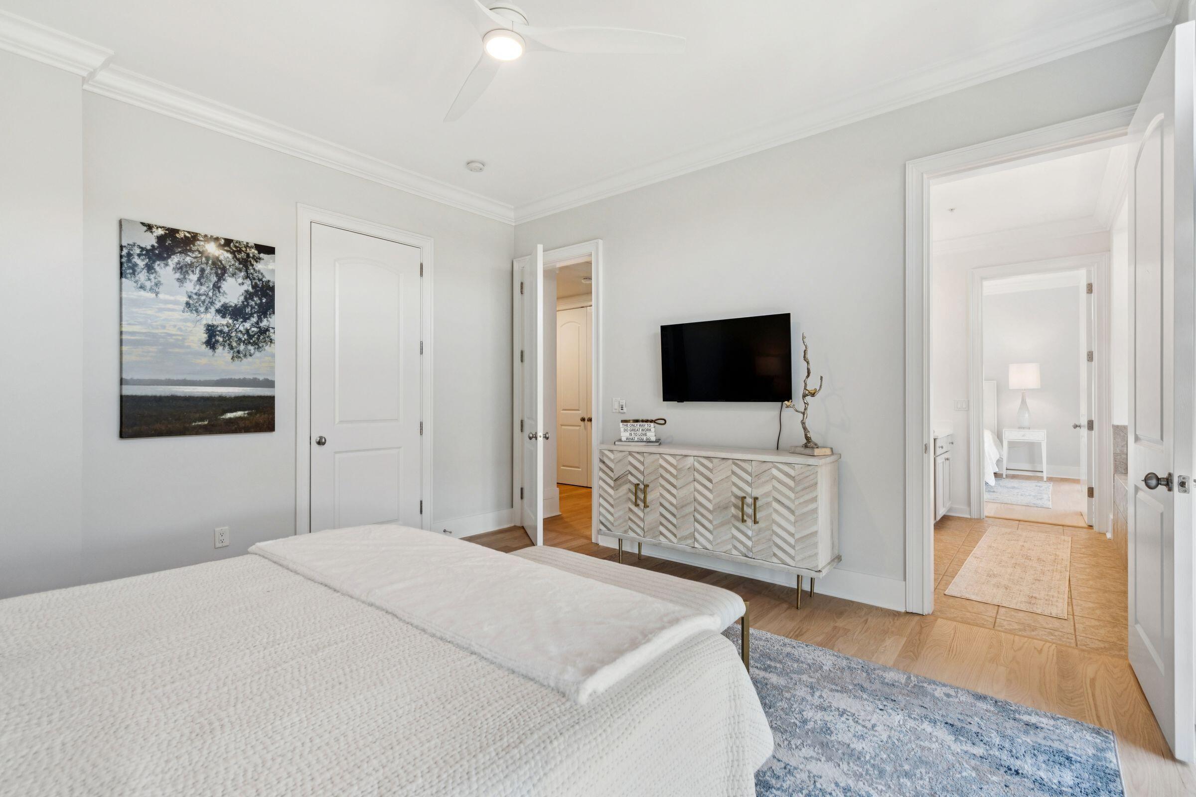 118 Fairbanks Oak Alley # 3b