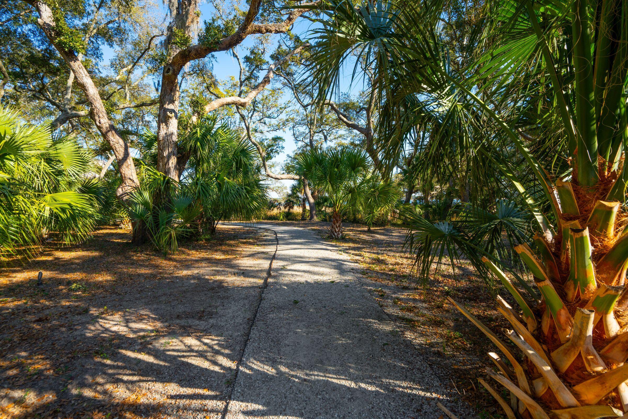 118 Fairbanks Oak Alley # 3b