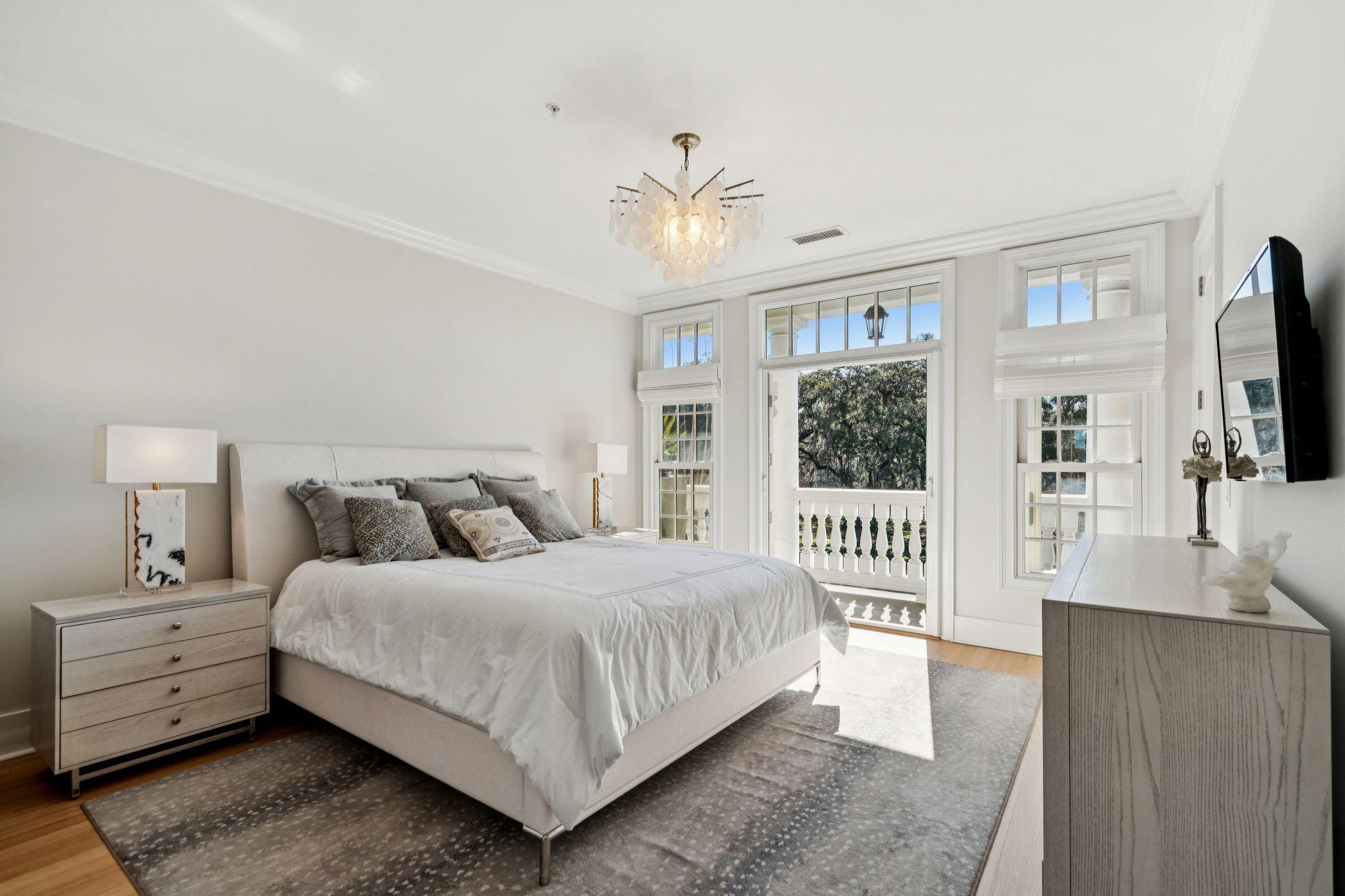 118 Fairbanks Oak Alley # 3b