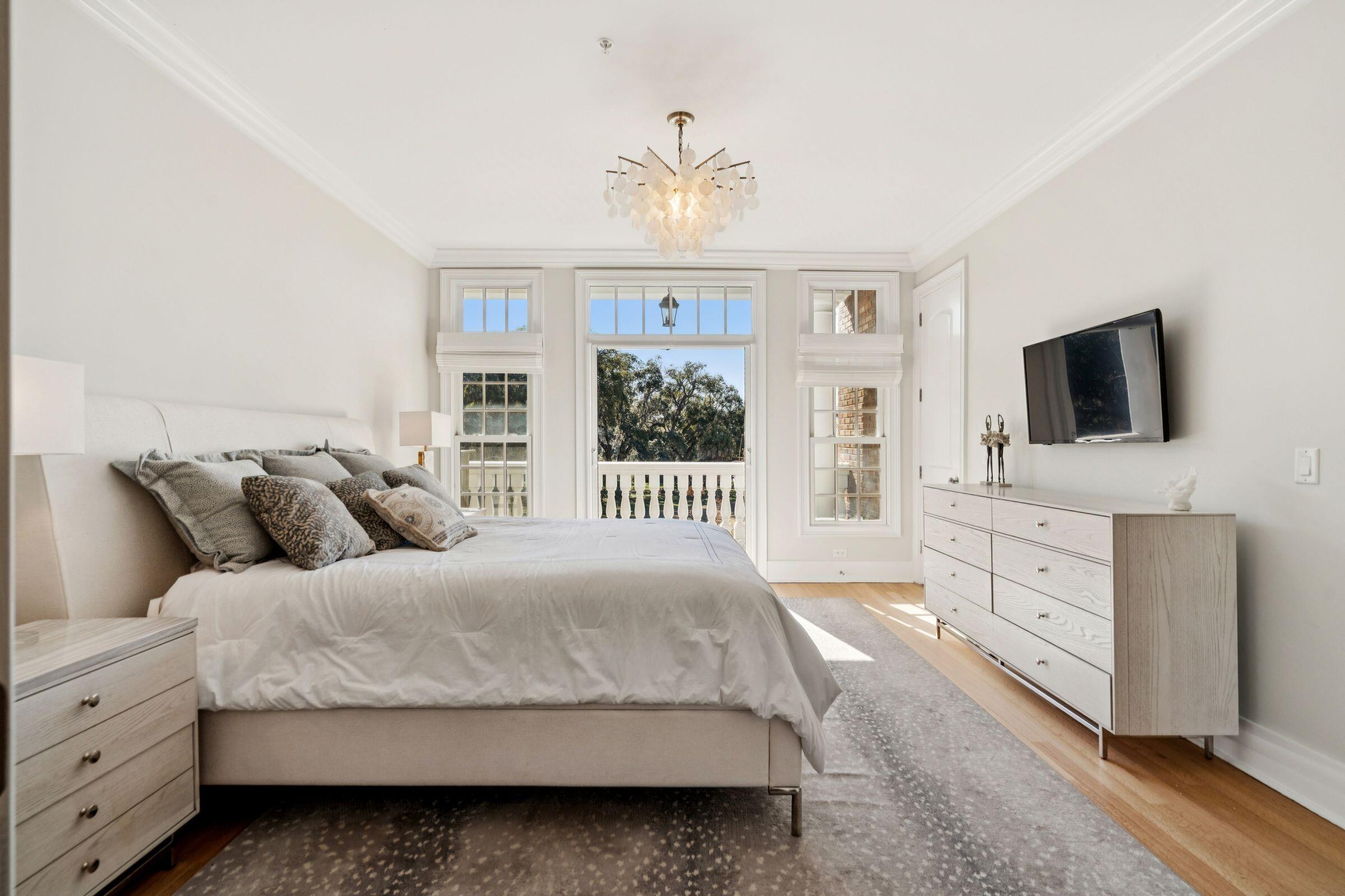 118 Fairbanks Oak Alley # 3b