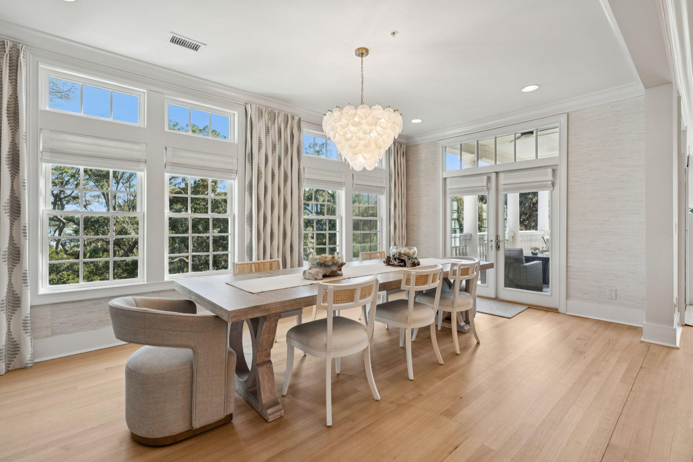 118 Fairbanks Oak Alley # 3b