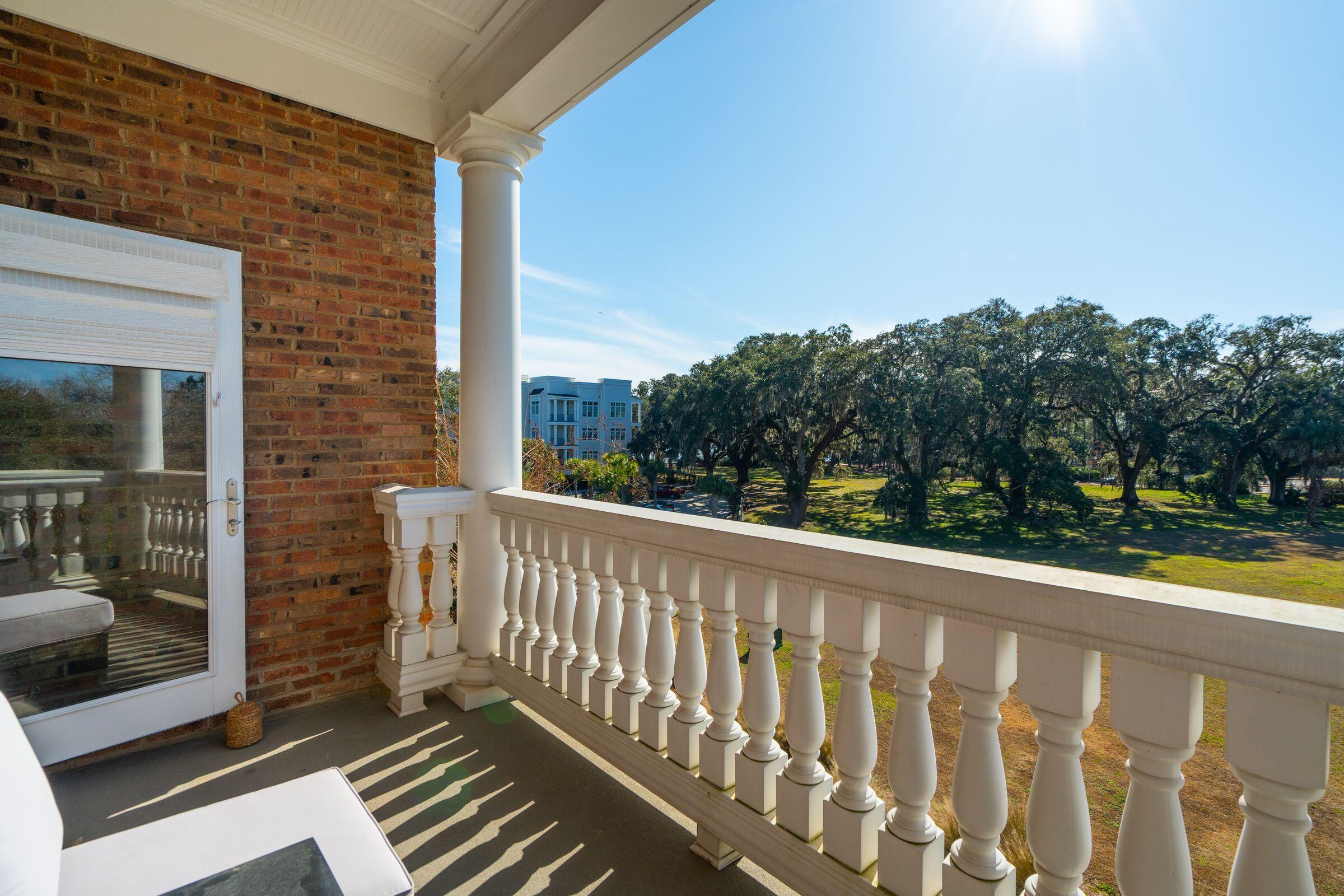 118 Fairbanks Oak Alley # 3b