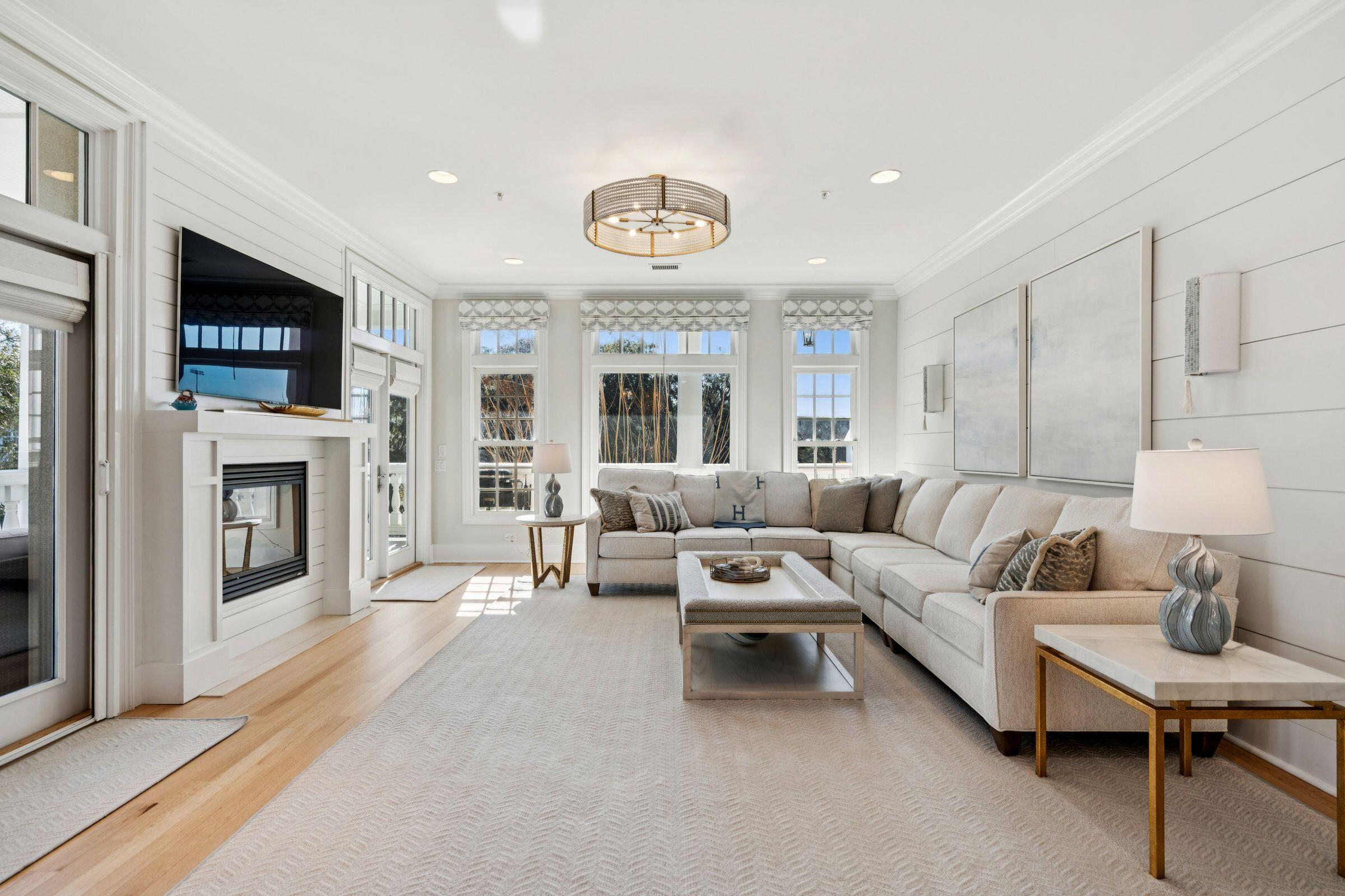 118 Fairbanks Oak Alley # 3b