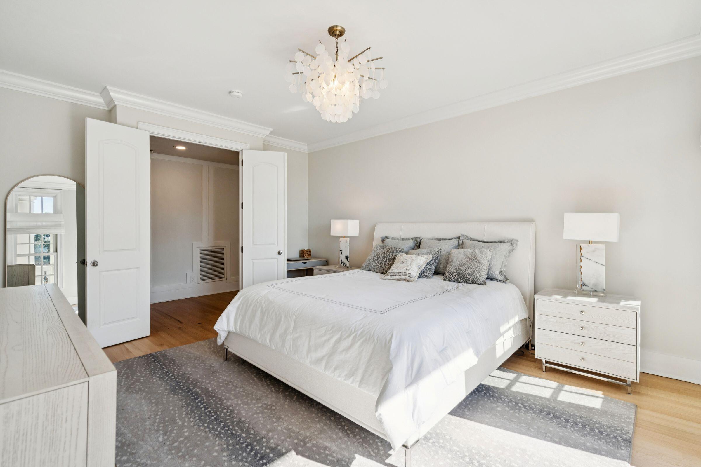 118 Fairbanks Oak Alley # 3b