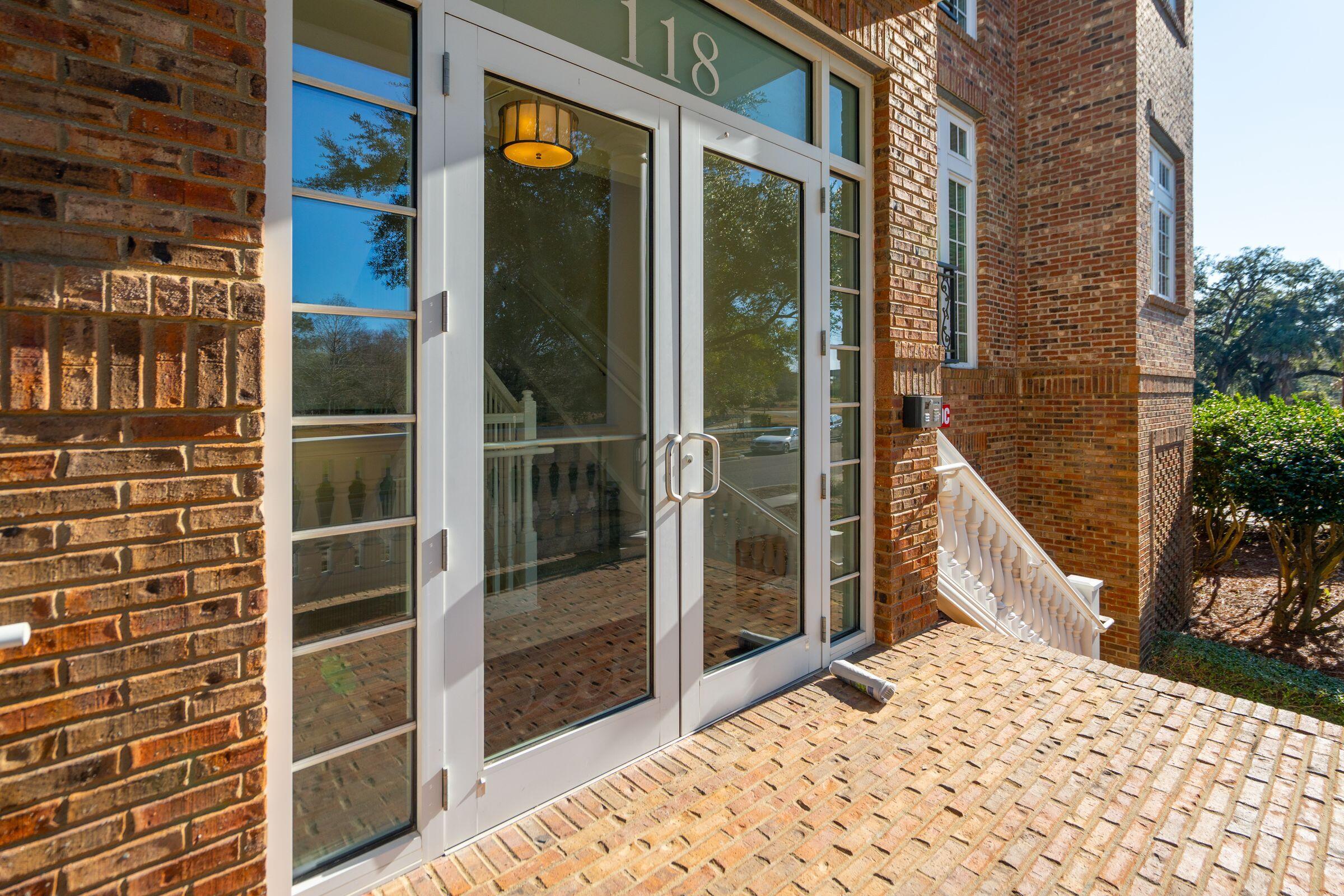 118 Fairbanks Oak Alley # 3b