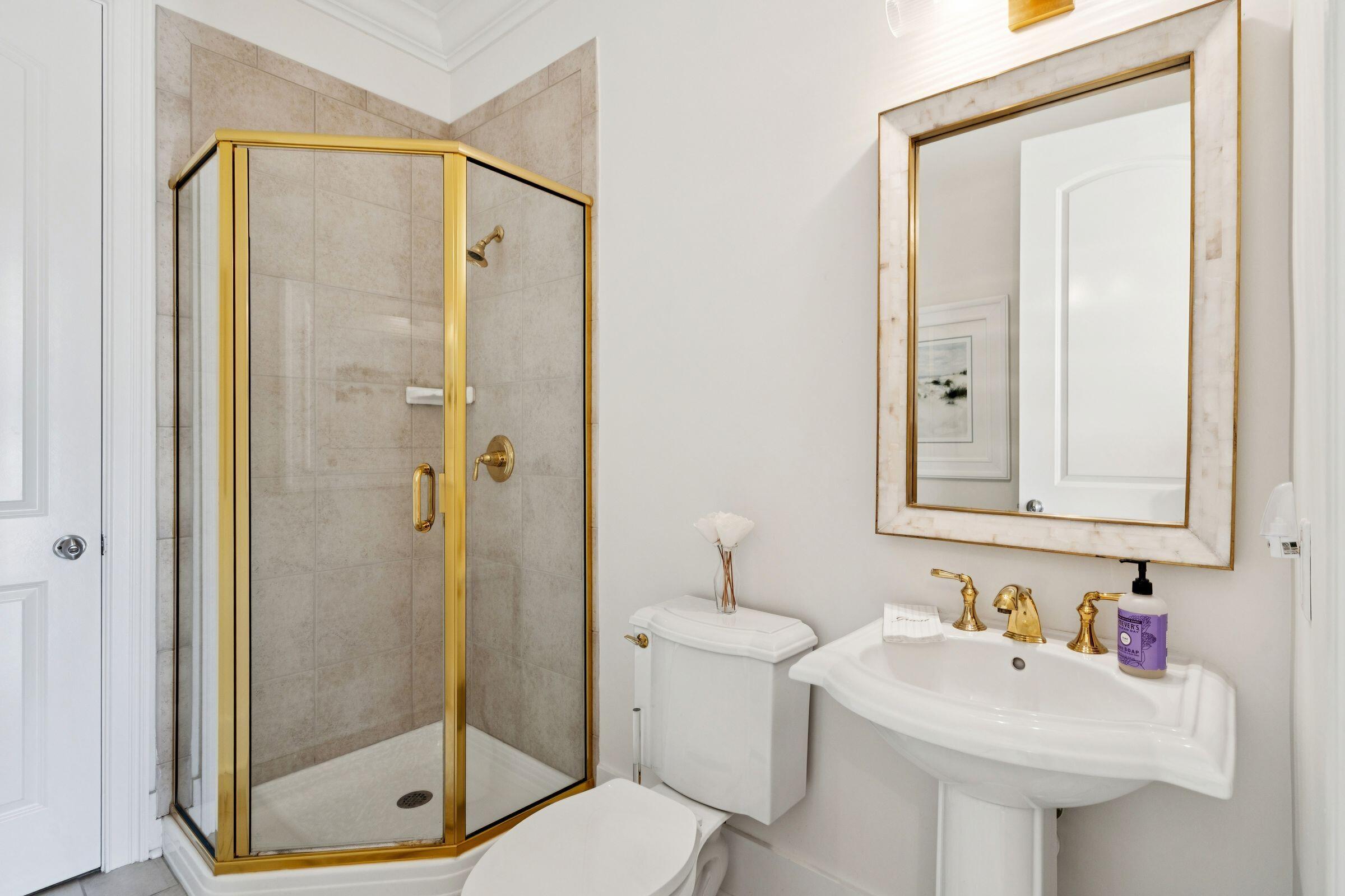 118 Fairbanks Oak Alley # 3b