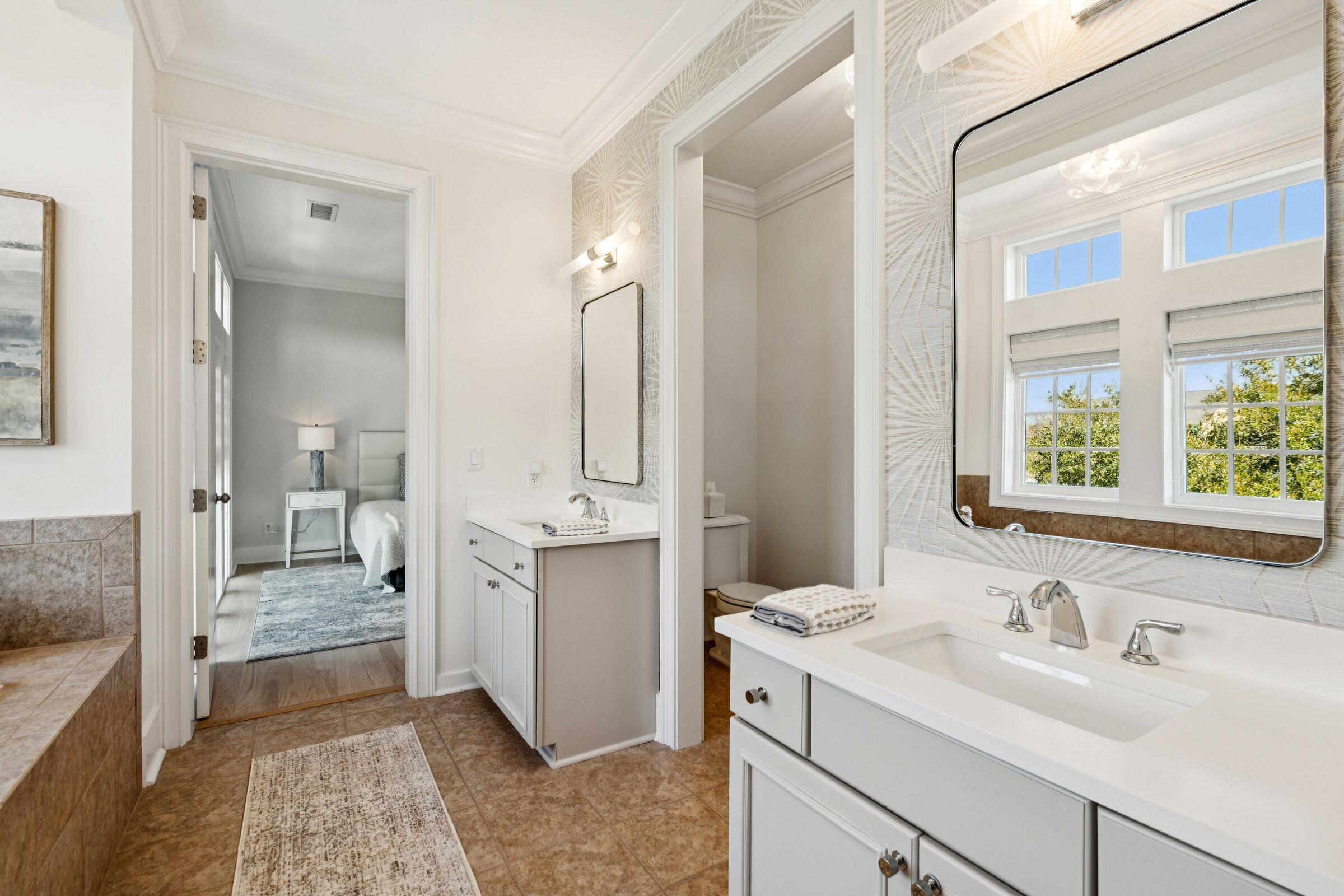 118 Fairbanks Oak Alley # 3b